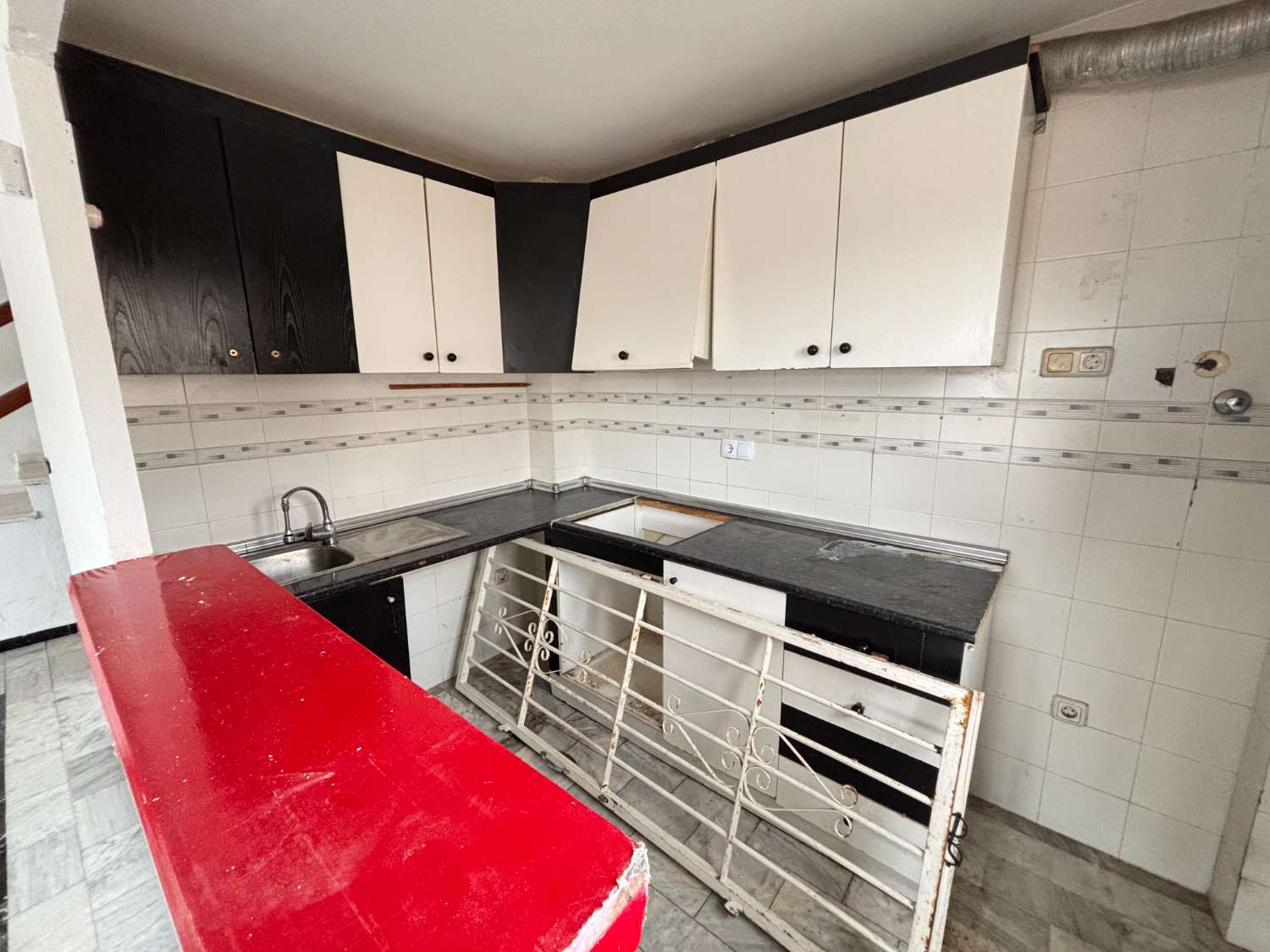 TILLFÄLLE!! HÖRNDUPLEX FÖR RENOVERING I TORREVIEJA!