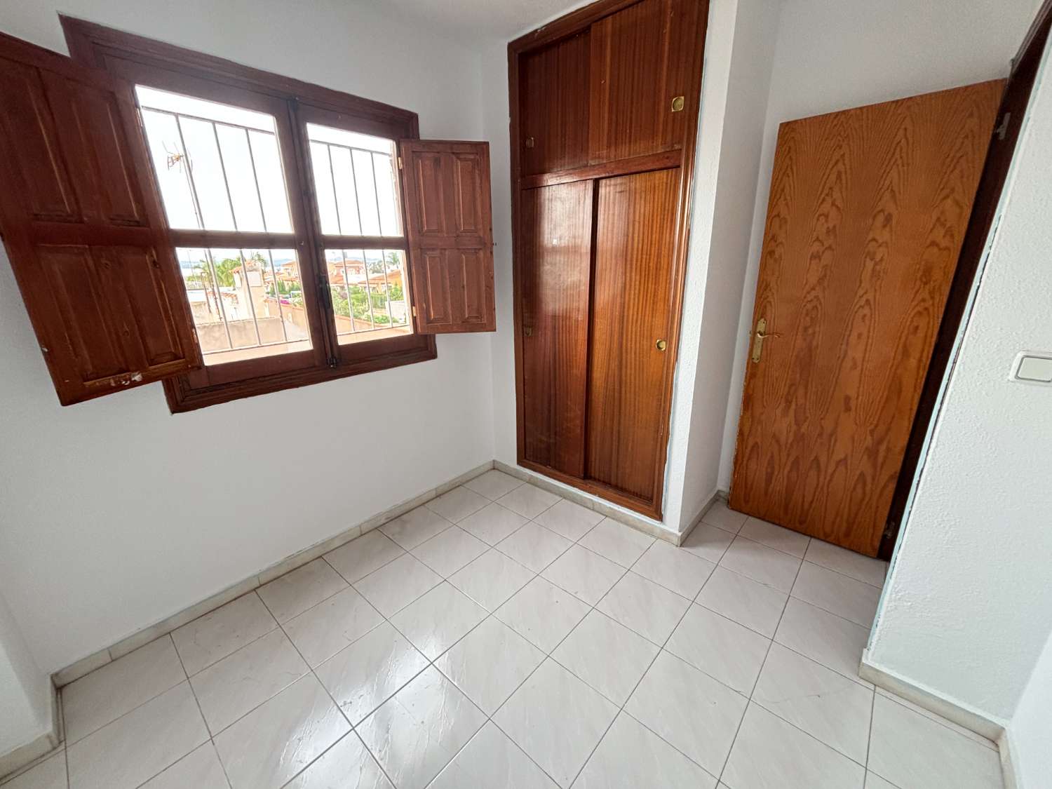 TILLFÄLLE!! HÖRNDUPLEX FÖR RENOVERING I TORREVIEJA!