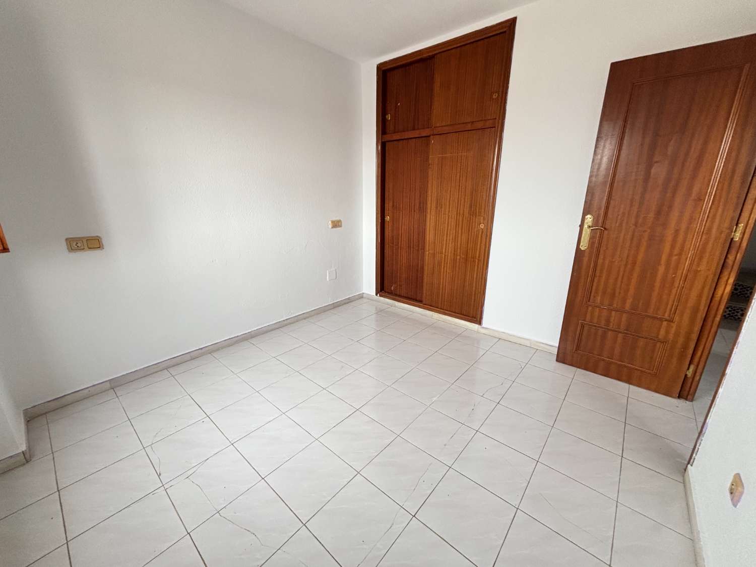 TILLFÄLLE!! HÖRNDUPLEX FÖR RENOVERING I TORREVIEJA!