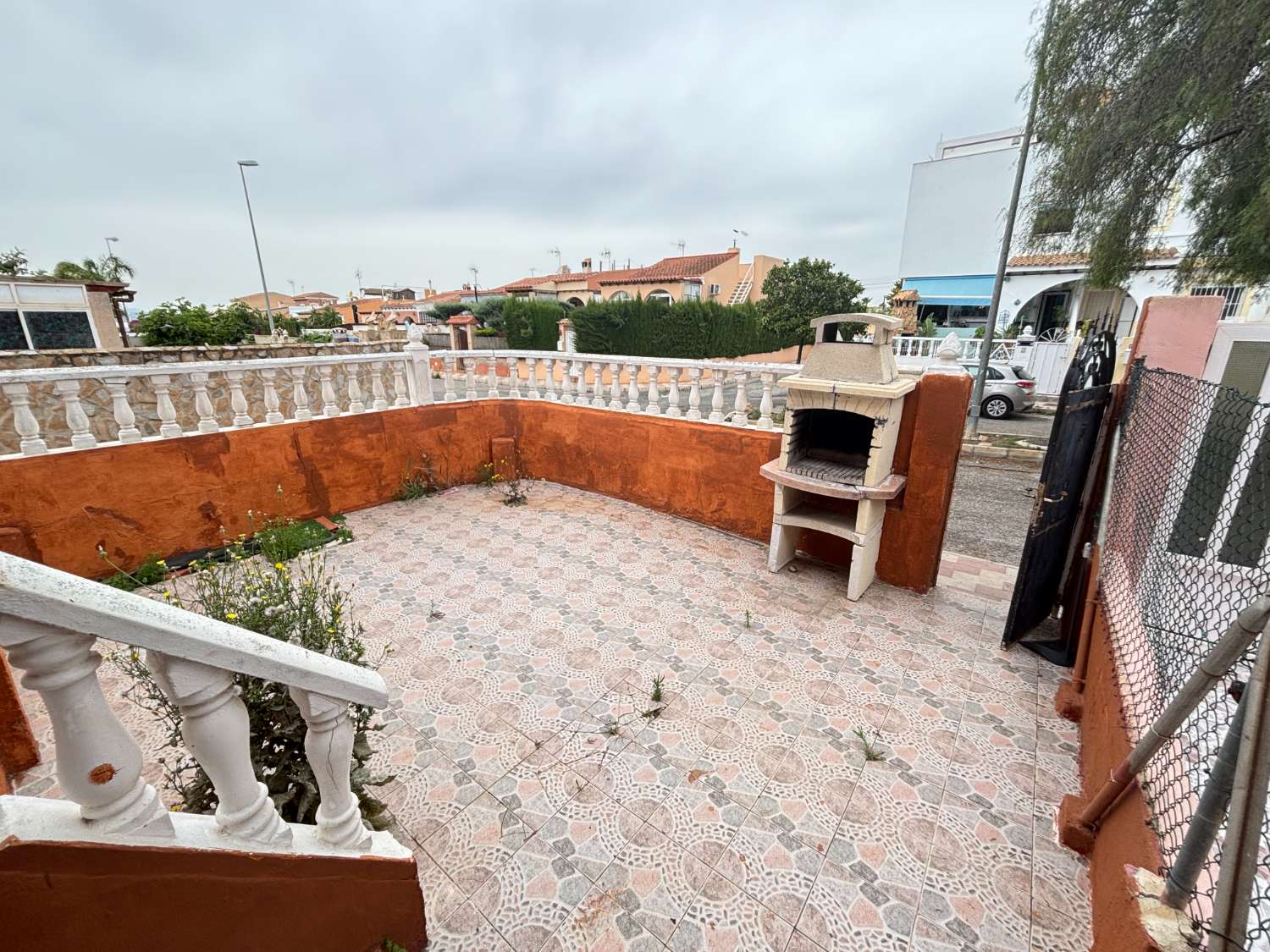 TILLFÄLLE!! HÖRNDUPLEX FÖR RENOVERING I TORREVIEJA!