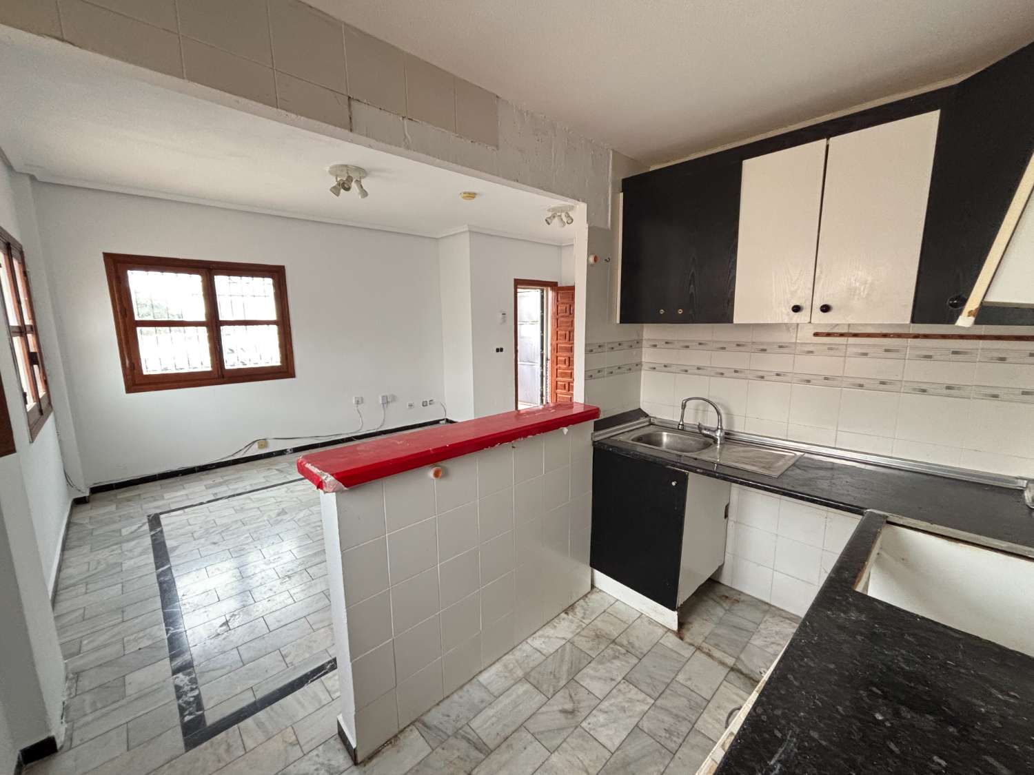 TILLFÄLLE!! HÖRNDUPLEX FÖR RENOVERING I TORREVIEJA!