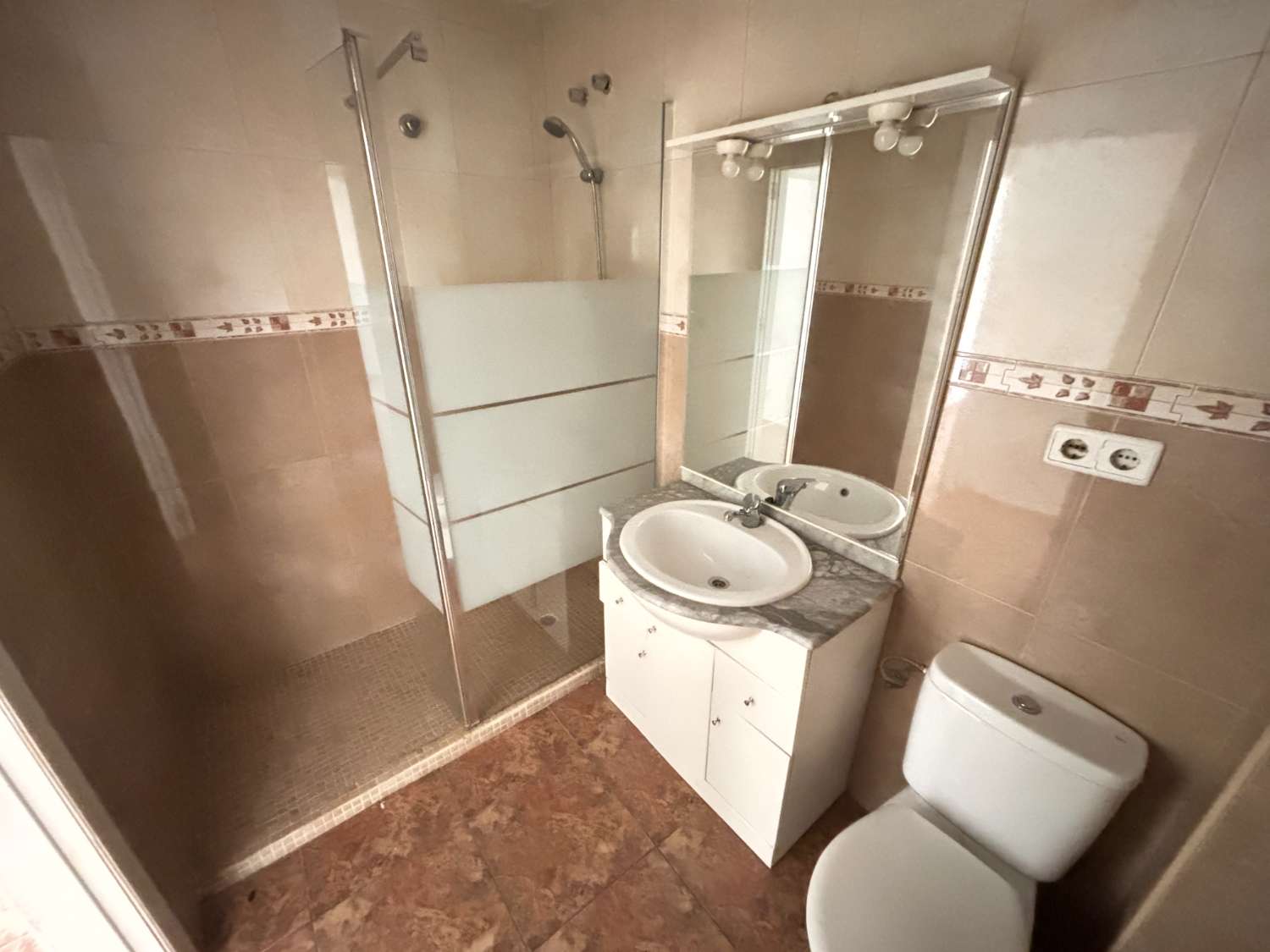 Duplex i Los Dolses med stor potential och utmärkt läge, 3 sovrum, 2 badrum