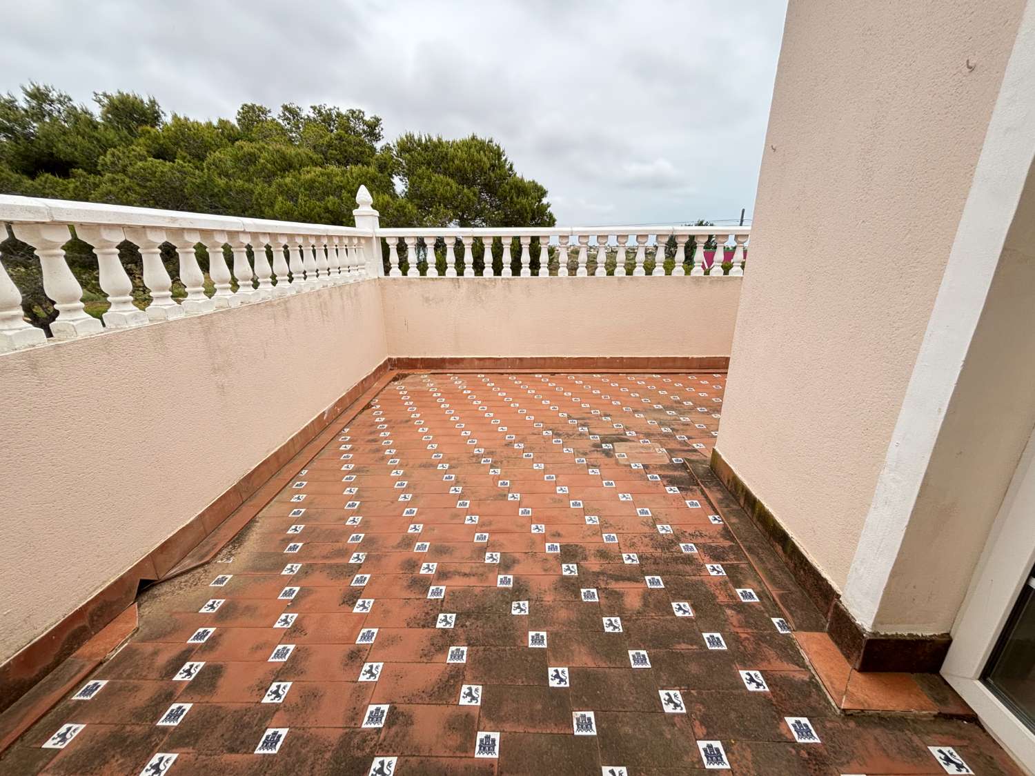 Duplex i Los Dolses med stor potential och utmärkt läge, 3 sovrum, 2 badrum