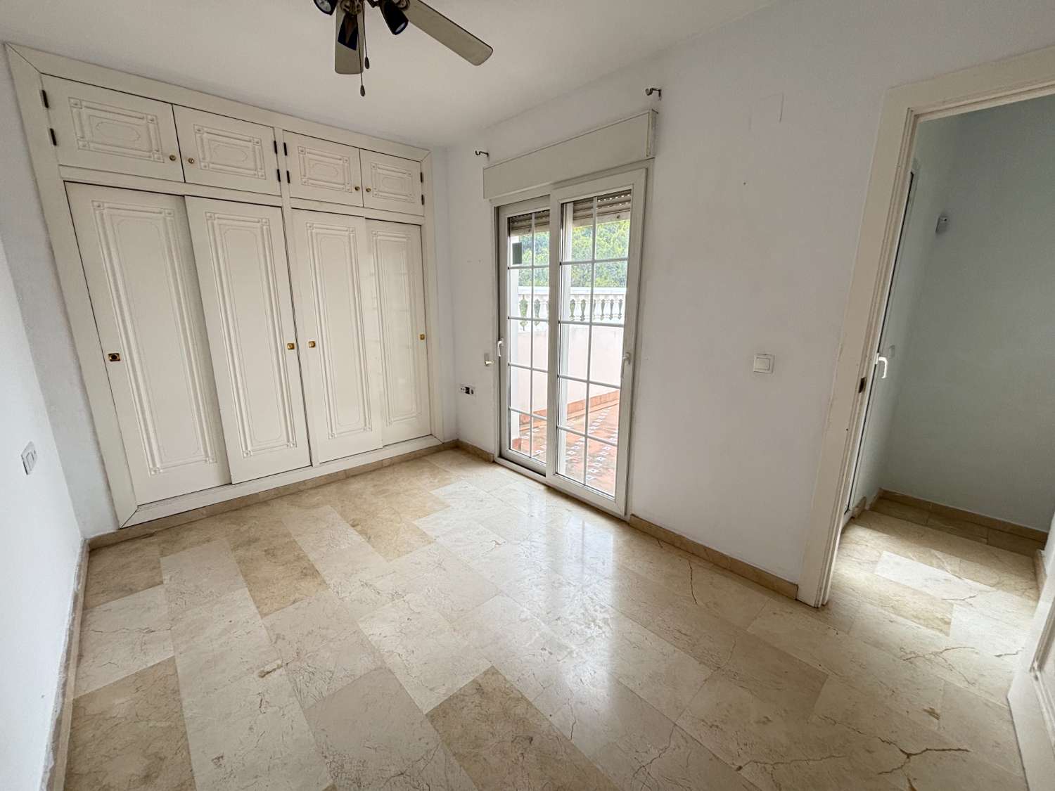 Duplex i Los Dolses med stor potential och utmärkt läge, 3 sovrum, 2 badrum