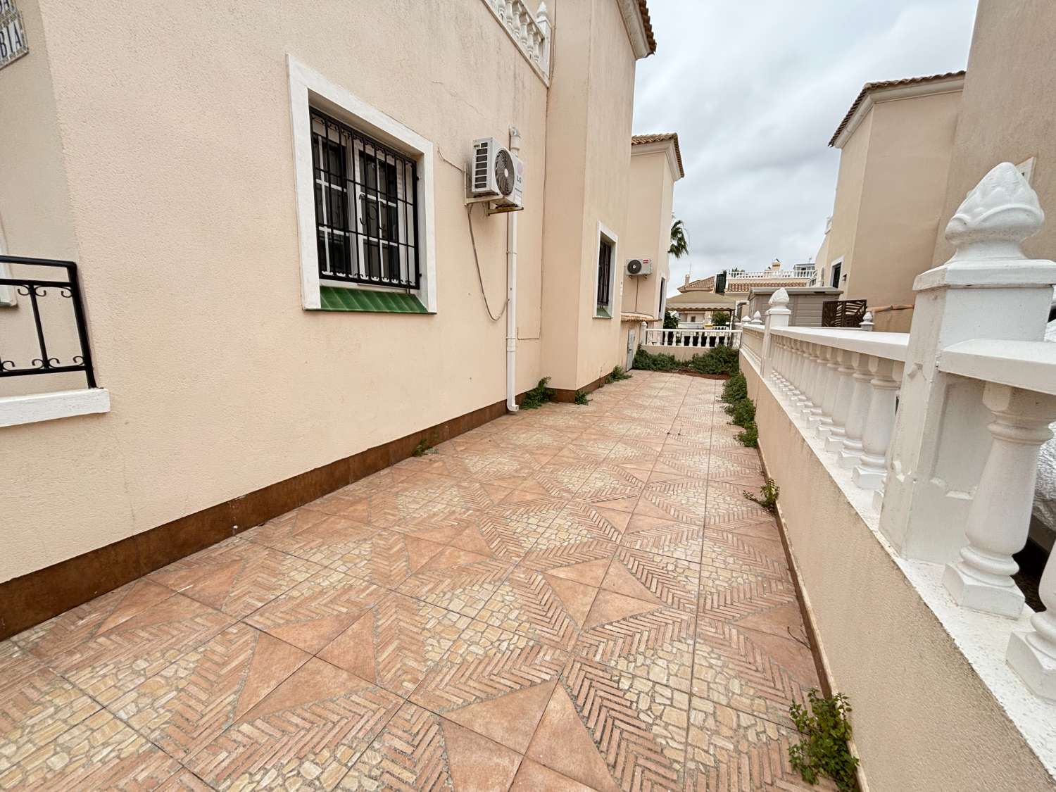 Duplex i Los Dolses med stor potential och utmärkt läge, 3 sovrum, 2 badrum