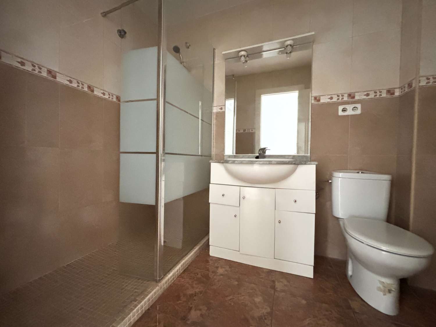 Duplex i Los Dolses med stor potential och utmärkt läge, 3 sovrum, 2 badrum