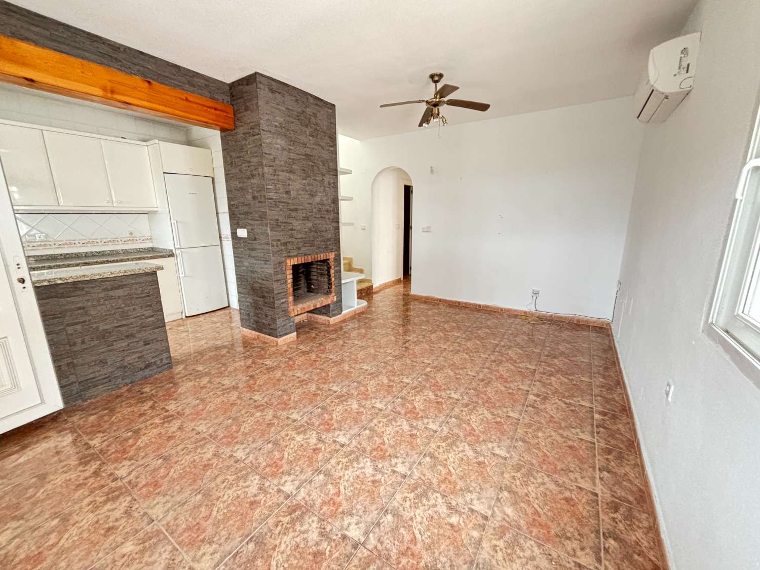 Duplex i Los Dolses med stor potential och utmärkt läge, 3 sovrum, 2 badrum