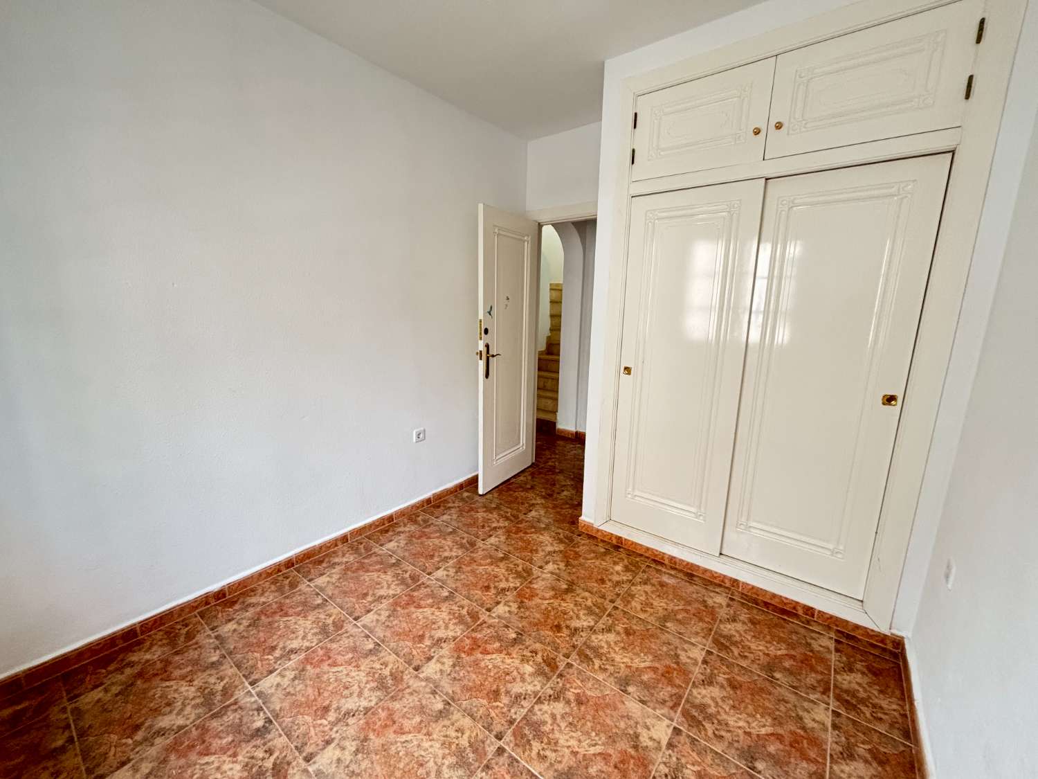 Duplex i Los Dolses med stor potential och utmärkt läge, 3 sovrum, 2 badrum