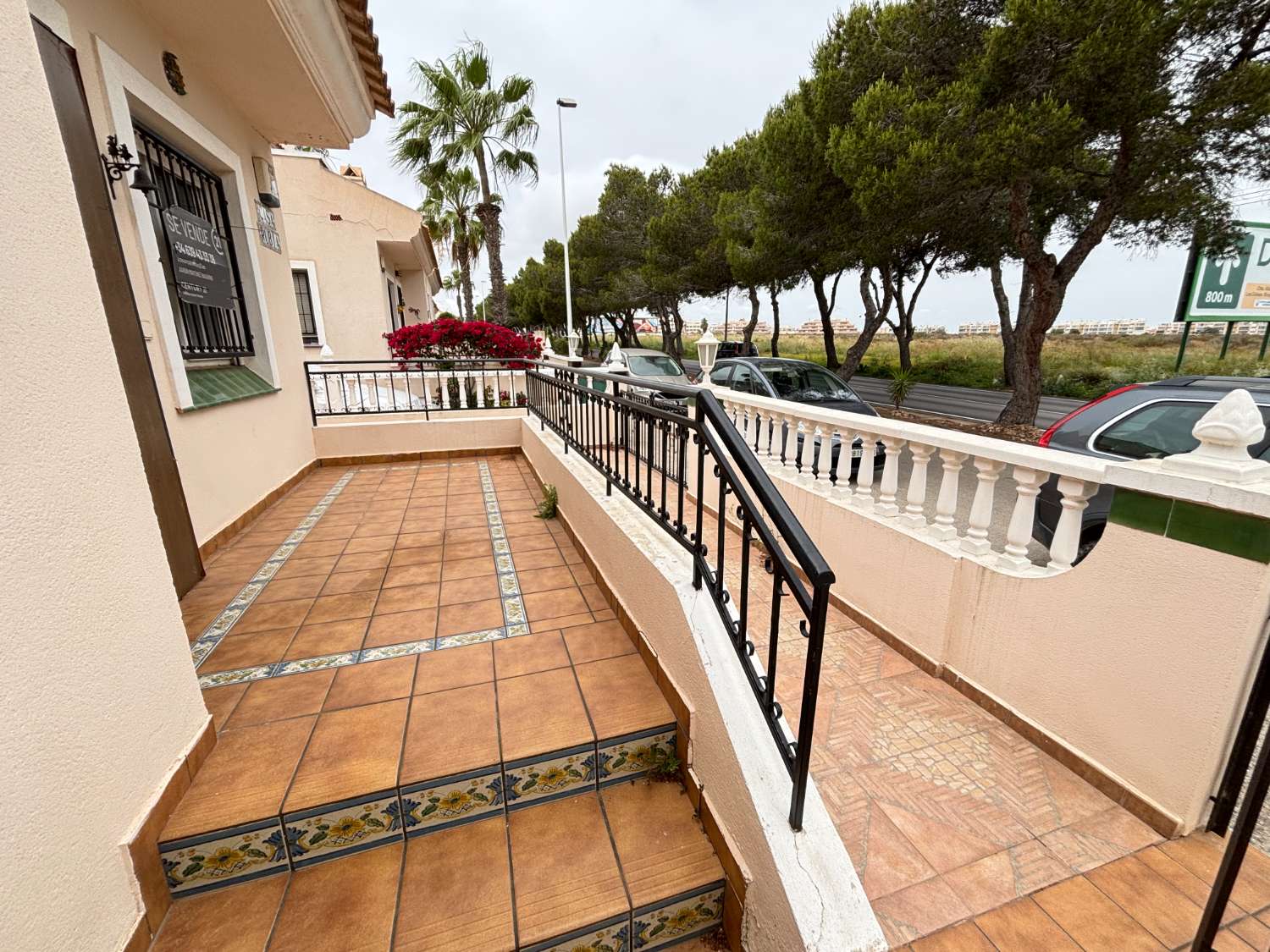 Duplex i Los Dolses med stor potential och utmärkt läge, 3 sovrum, 2 badrum