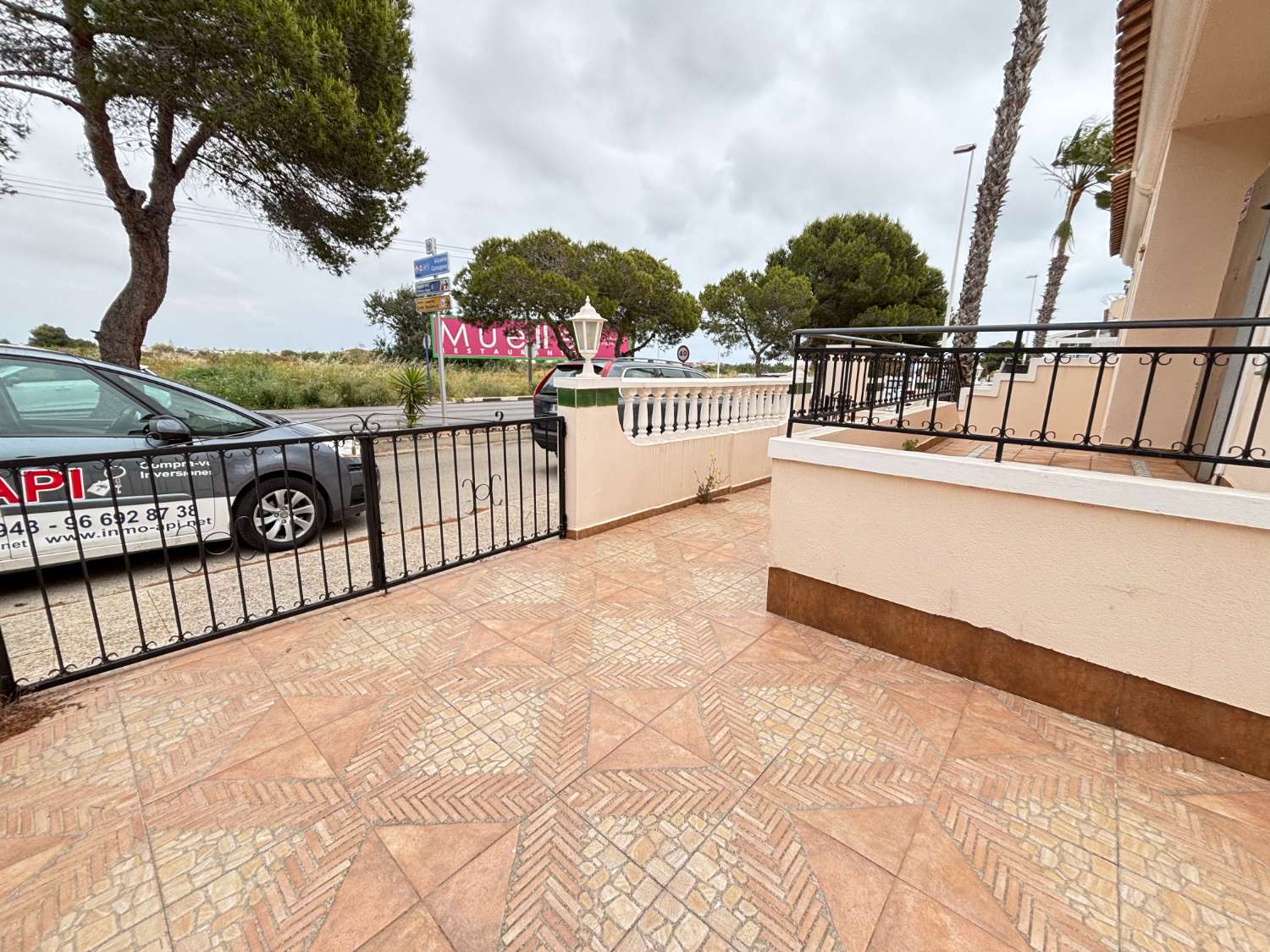 Duplex i Los Dolses med stor potential och utmärkt läge, 3 sovrum, 2 badrum