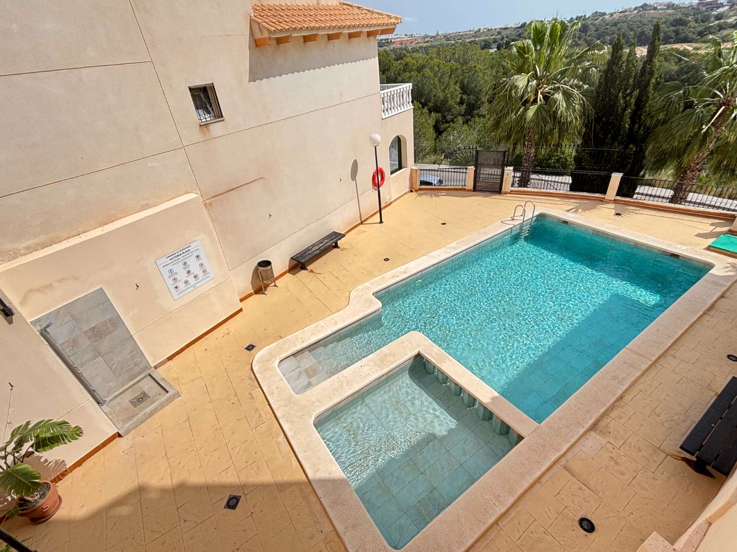 CAMPOAMOR 的专属复式住宅，拥有绝美的景观