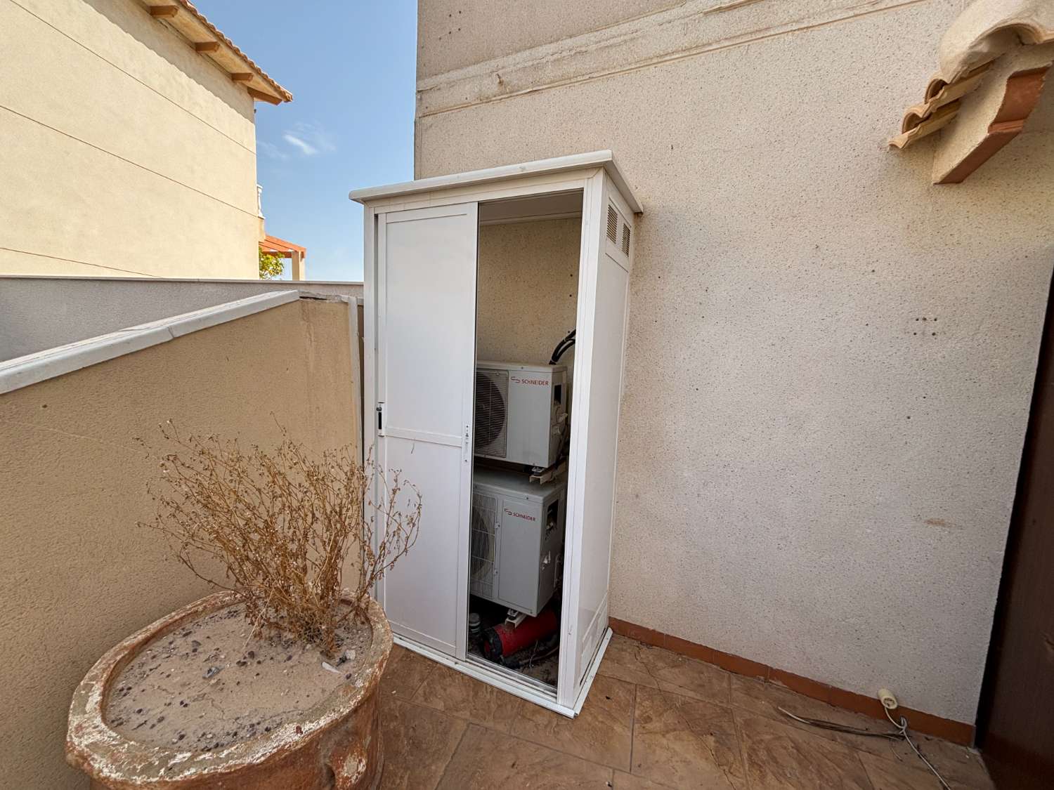 CAMPOAMOR 的专属复式住宅，拥有绝美的景观