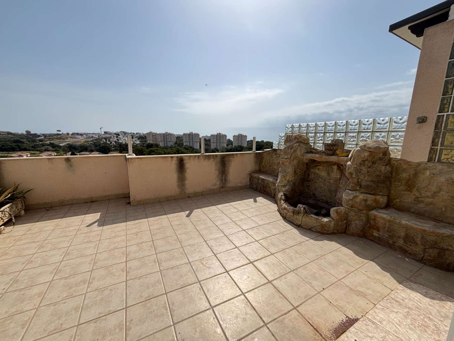 CAMPOAMOR 的专属复式住宅，拥有绝美的景观