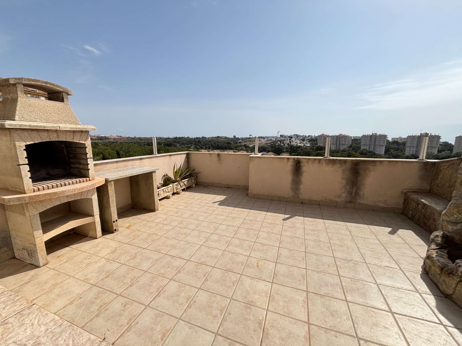 CAMPOAMOR 的专属复式住宅，拥有绝美的景观