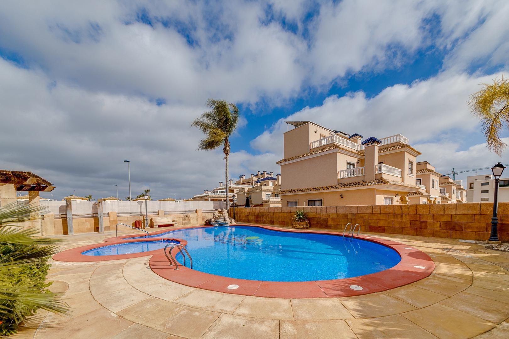 Bungalow, 1 våning till salu i Orihuela Costa