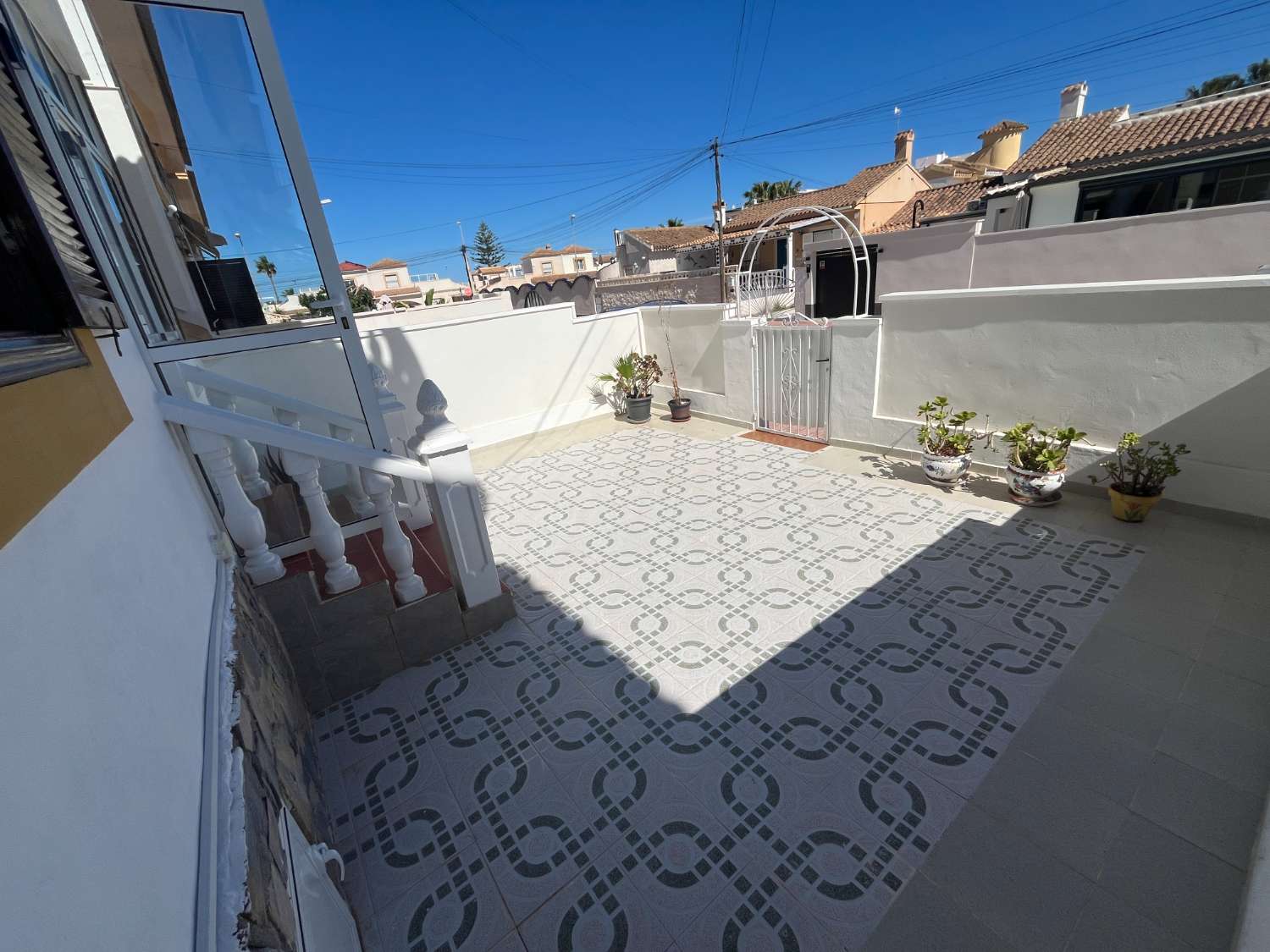 2 DORMITORIOS, JARDIN 50 M2 ORIENTACION SUR