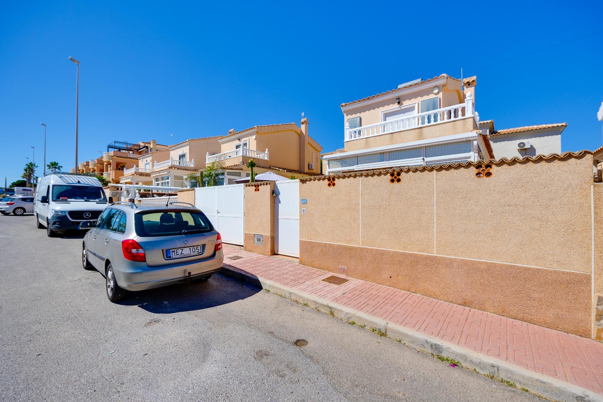 Villa myynnissä Orihuela Costa