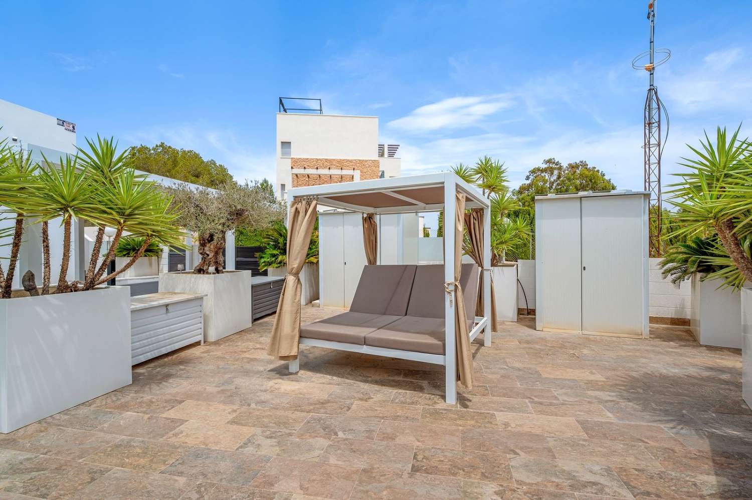 SE VENDE FANTÁSTICO CHALET INDEPENDIENTE EN VILLAMARTÍN
