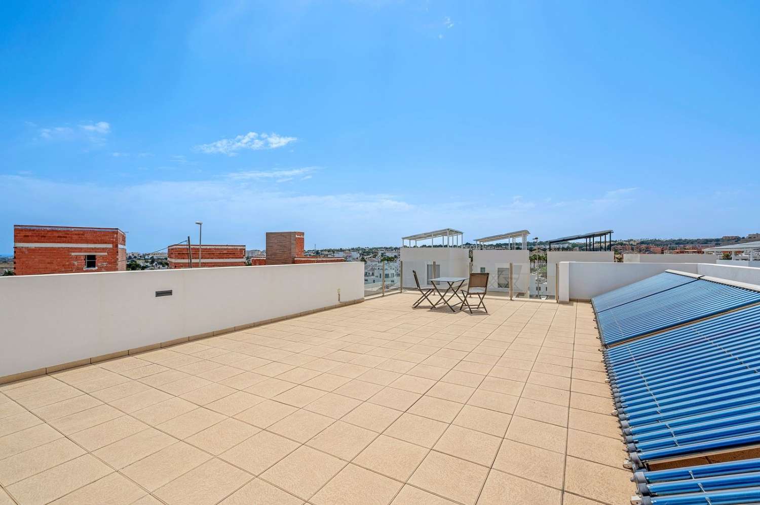 SE VENDE FANTÁSTICO CHALET INDEPENDIENTE EN VILLAMARTÍN