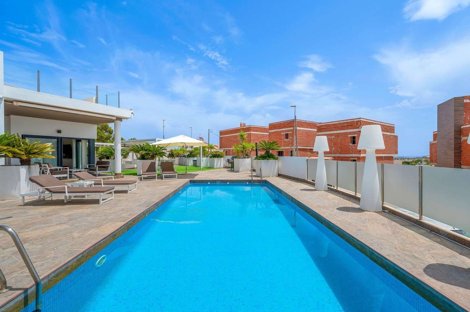 SE VENDE FANTÁSTICO CHALET INDEPENDIENTE EN VILLAMARTÍN