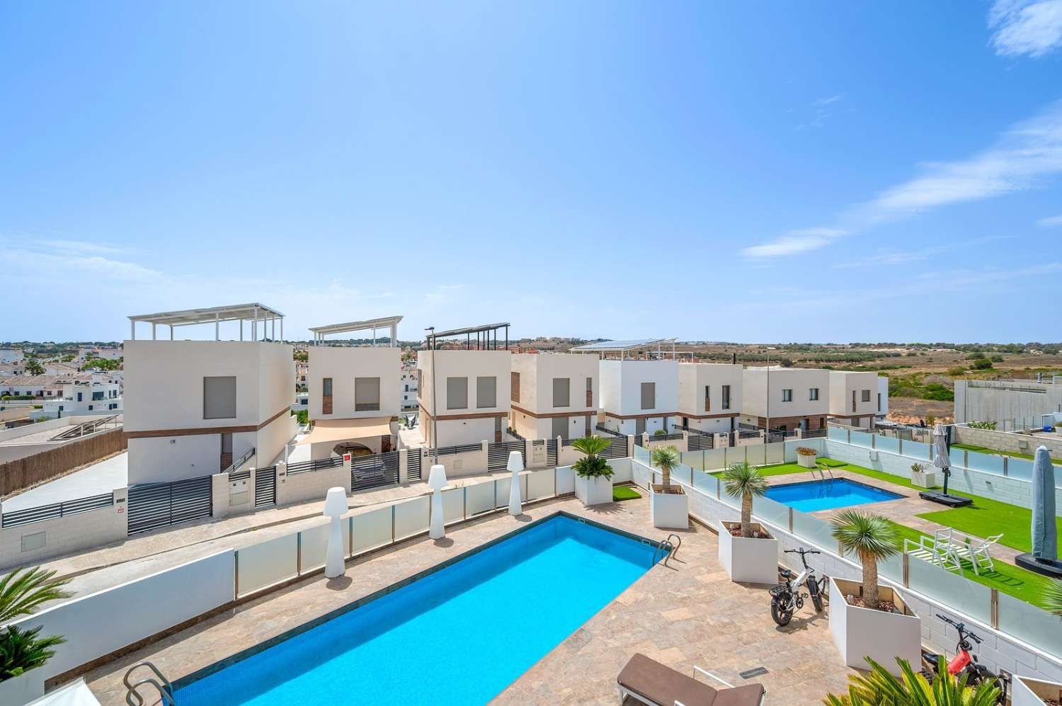 SE VENDE FANTÁSTICO CHALET INDEPENDIENTE EN VILLAMARTÍN