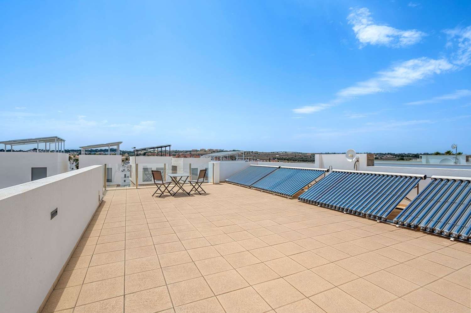 SE VENDE FANTÁSTICO CHALET INDEPENDIENTE EN VILLAMARTÍN