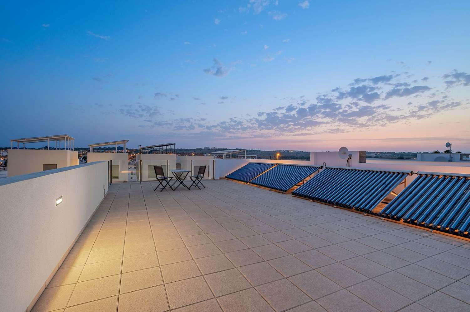 SE VENDE FANTÁSTICO CHALET INDEPENDIENTE EN VILLAMARTÍN