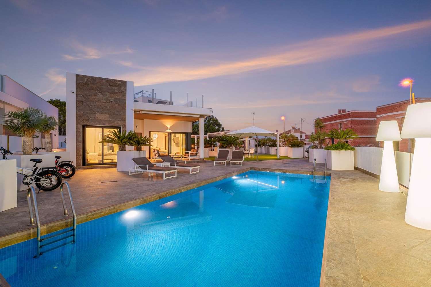 SE VENDE FANTÁSTICO CHALET INDEPENDIENTE EN VILLAMARTÍN