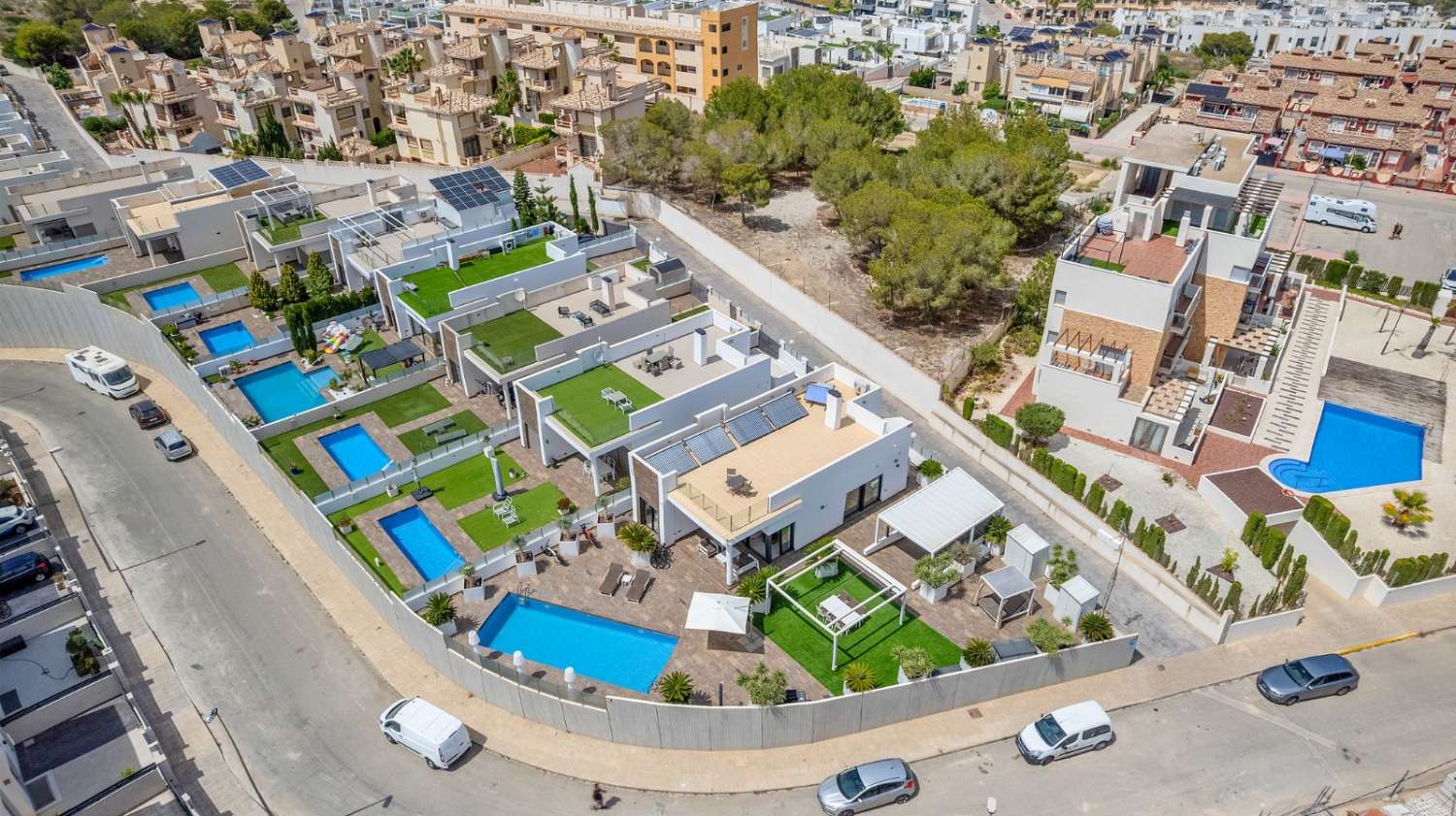 SE VENDE FANTÁSTICO CHALET INDEPENDIENTE EN VILLAMARTÍN