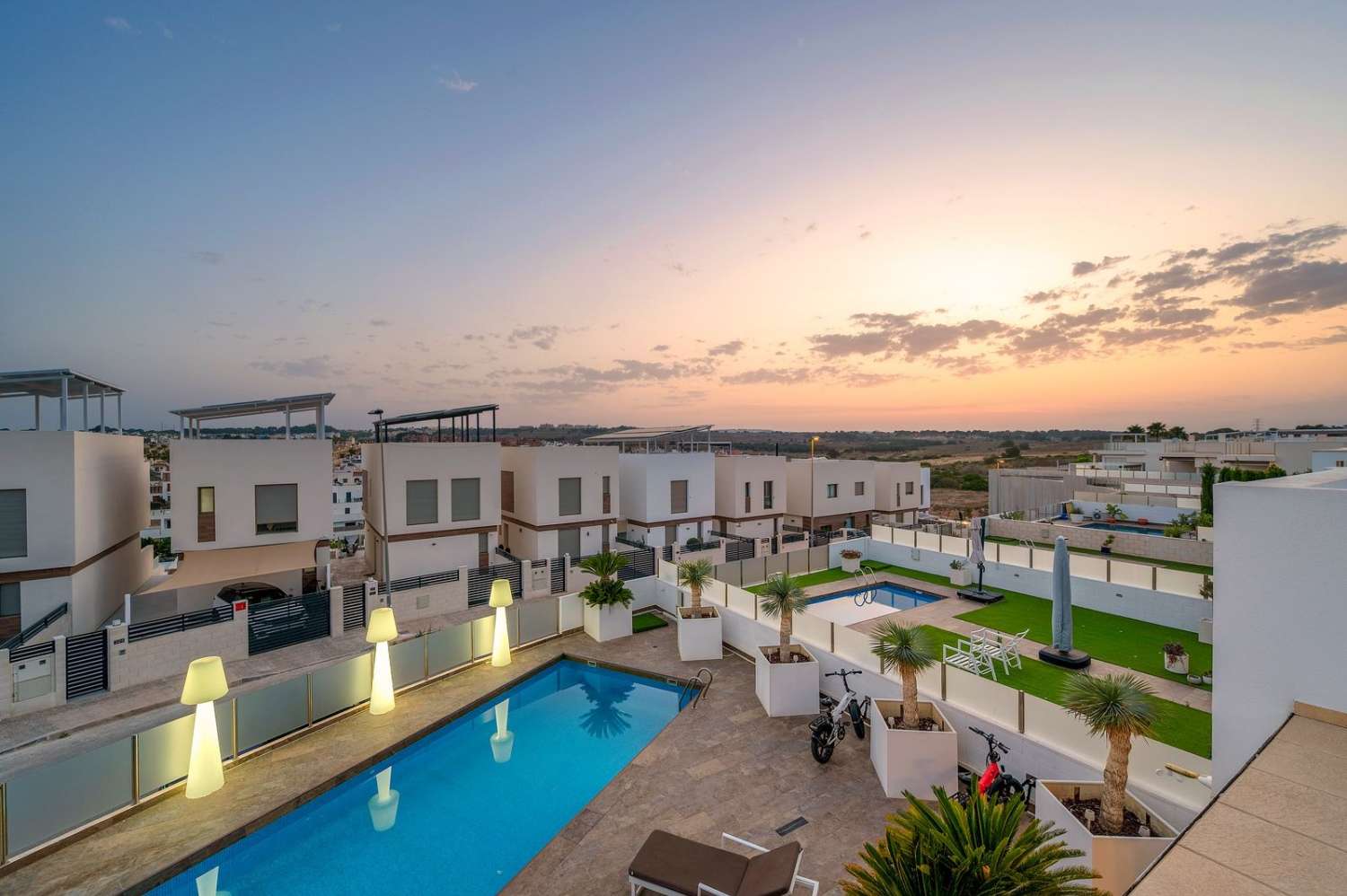 SE VENDE FANTÁSTICO CHALET INDEPENDIENTE EN VILLAMARTÍN
