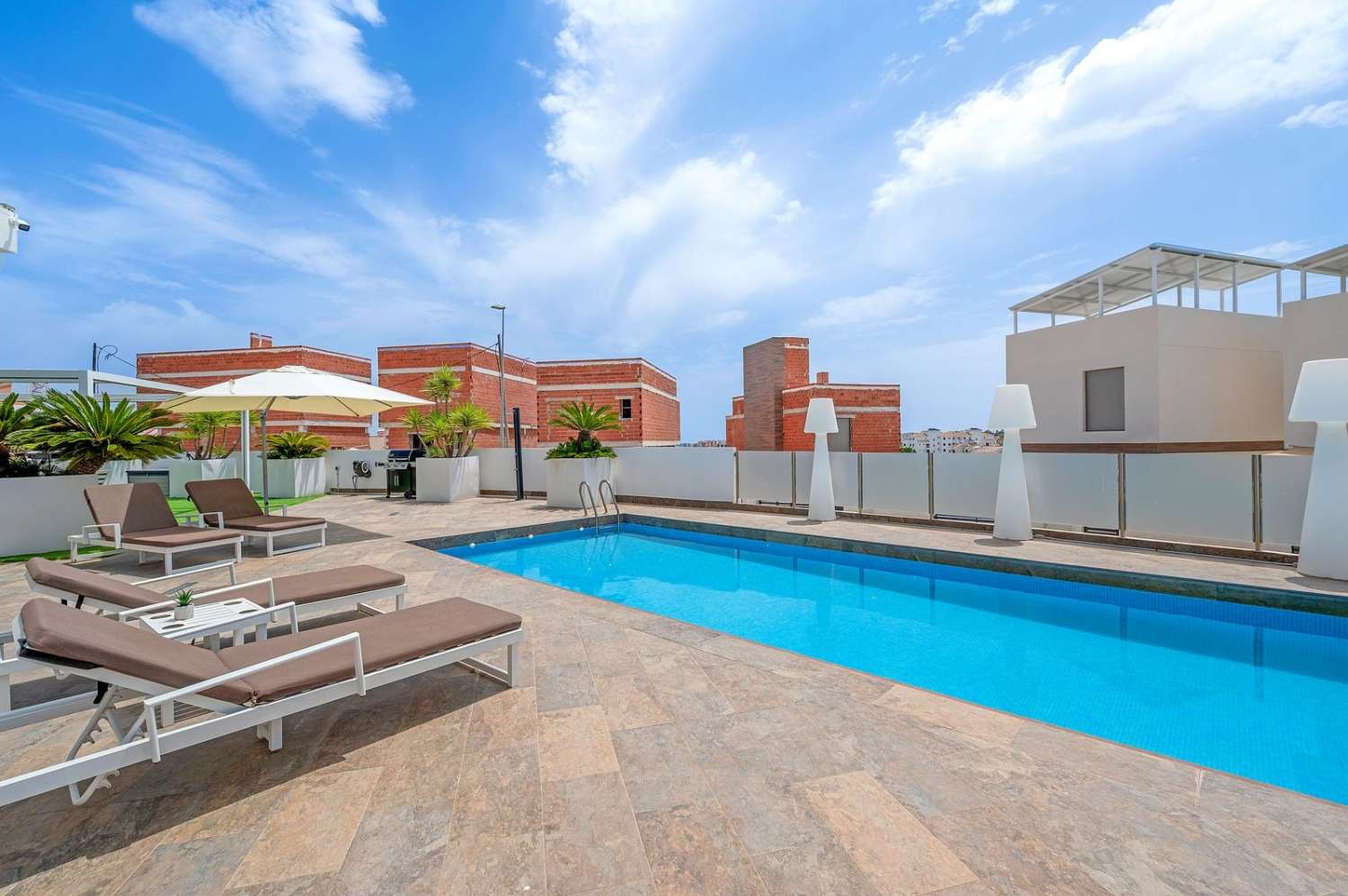 SE VENDE FANTÁSTICO CHALET INDEPENDIENTE EN VILLAMARTÍN