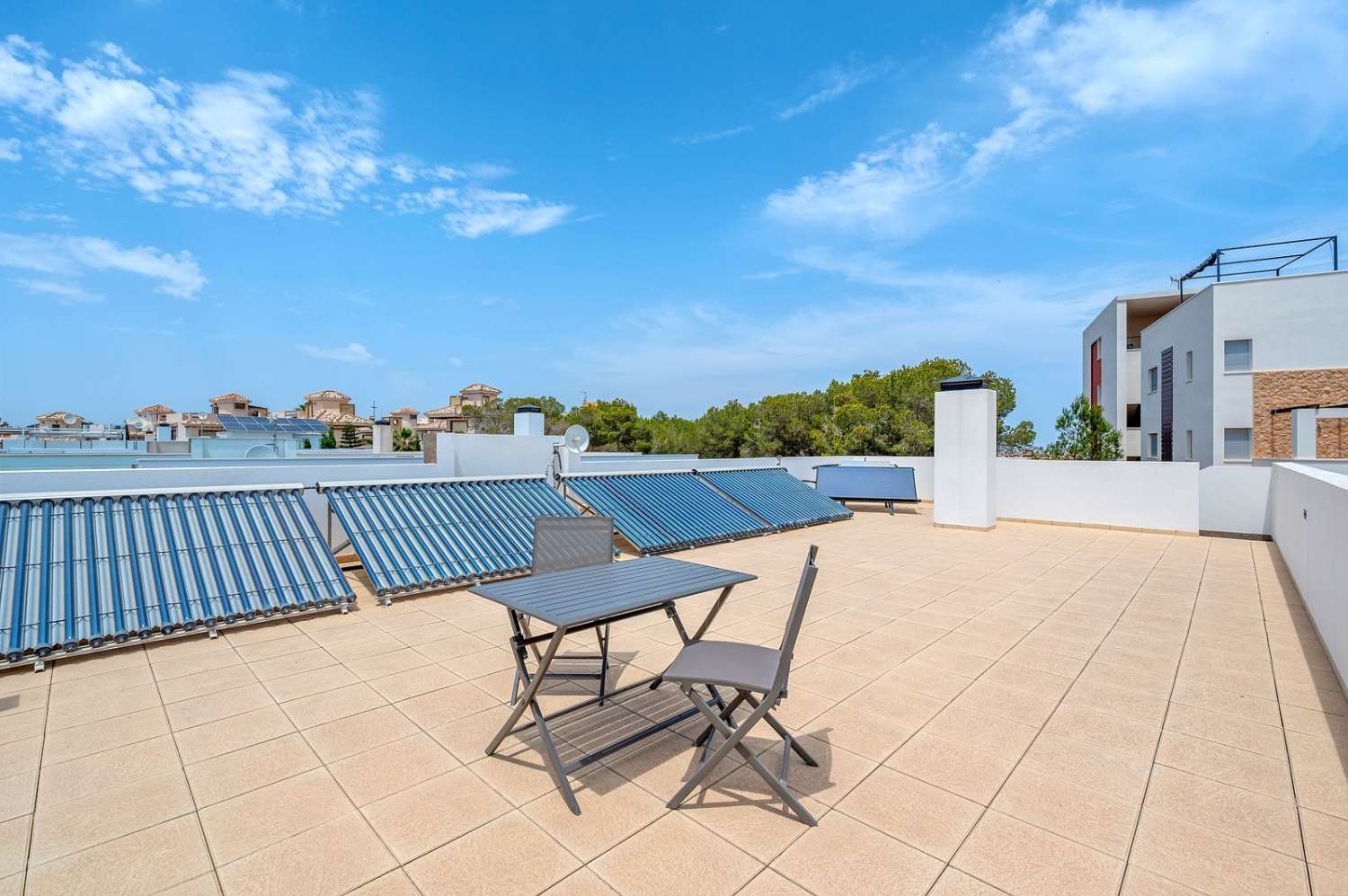 SE VENDE FANTÁSTICO CHALET INDEPENDIENTE EN VILLAMARTÍN