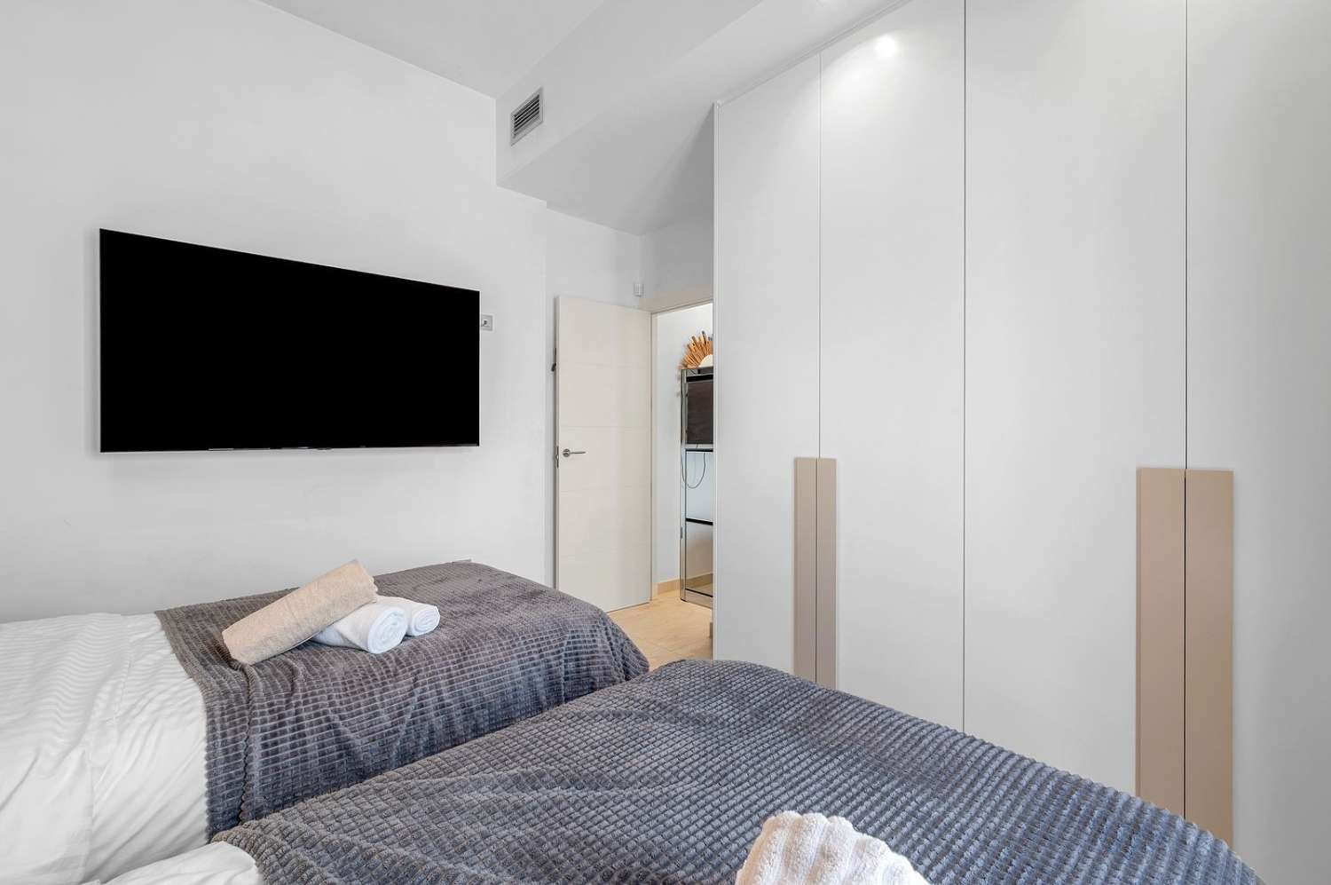 SE VENDE FANTÁSTICO CHALET INDEPENDIENTE EN VILLAMARTÍN