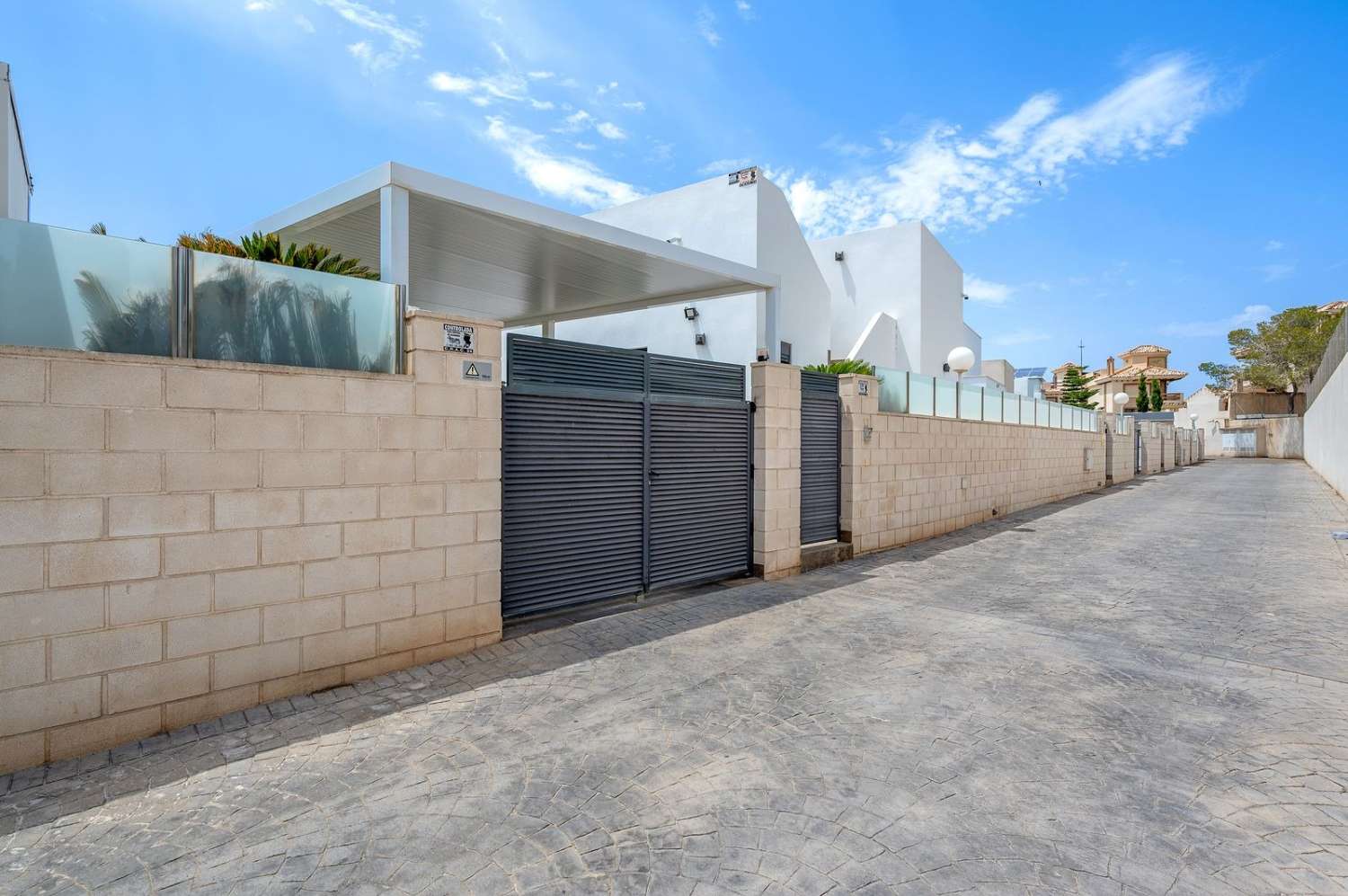 SE VENDE FANTÁSTICO CHALET INDEPENDIENTE EN VILLAMARTÍN