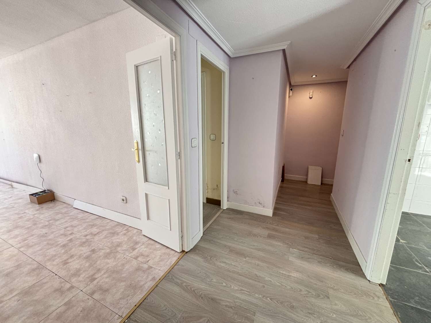 RYMLIG FYRARUMSLÄGENHET MED TERRASS I CENTRALA MUTXAMEL