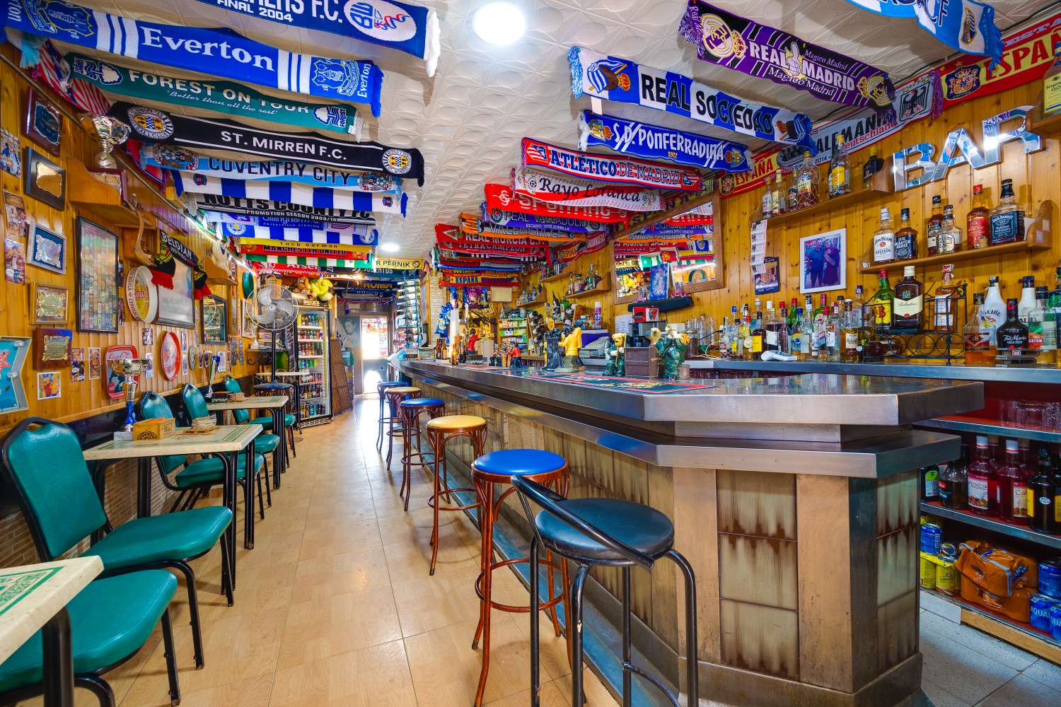BAR I DRIFT MED UAFHÆNGIGT HUS I TORRETA II – TORREVIEJA