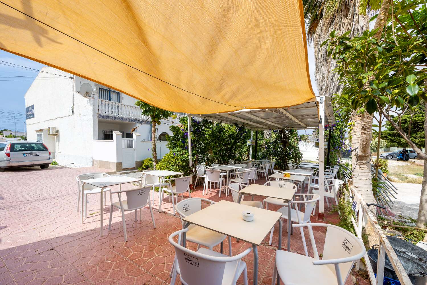 BAR I DRIFT MED UAFHÆNGIGT HUS I TORRETA II – TORREVIEJA