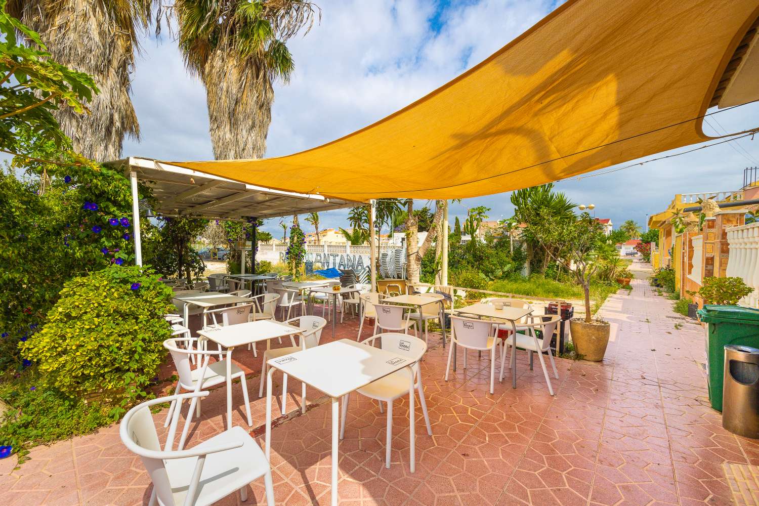 DŮM S KOMERČNÍMI PROSTORY V PROVOZU V TORRETA II – TORREVIEJA