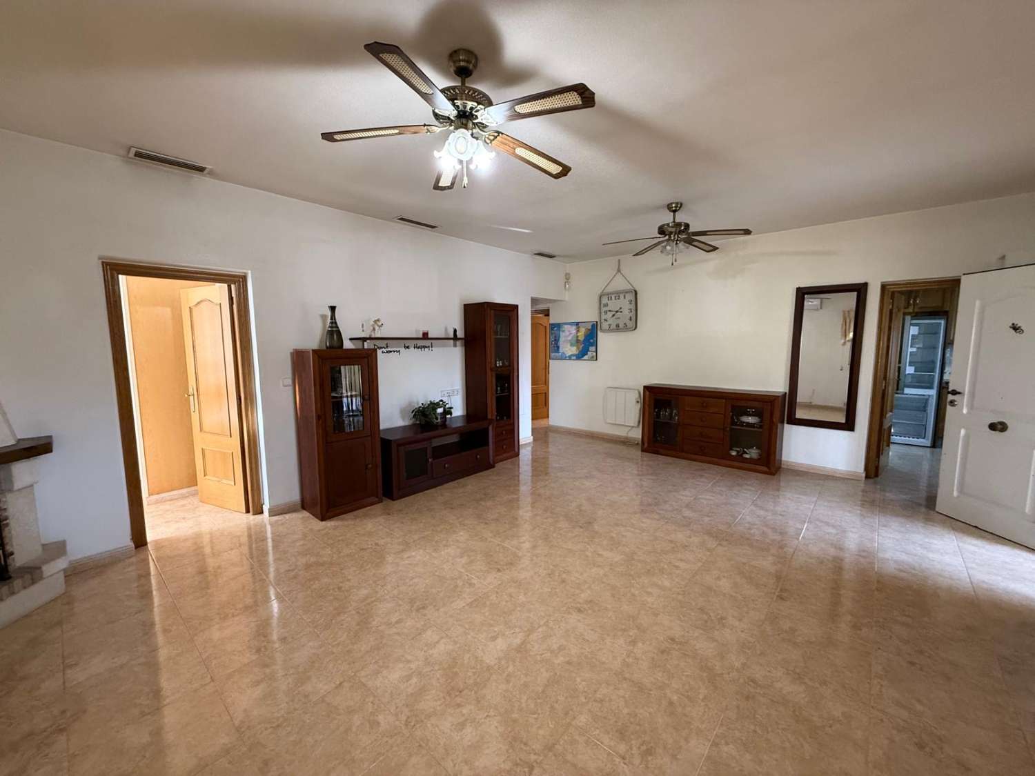 FRITLIGGENDE VILLA I CATRAL GRUND 1800M2 MED POOL