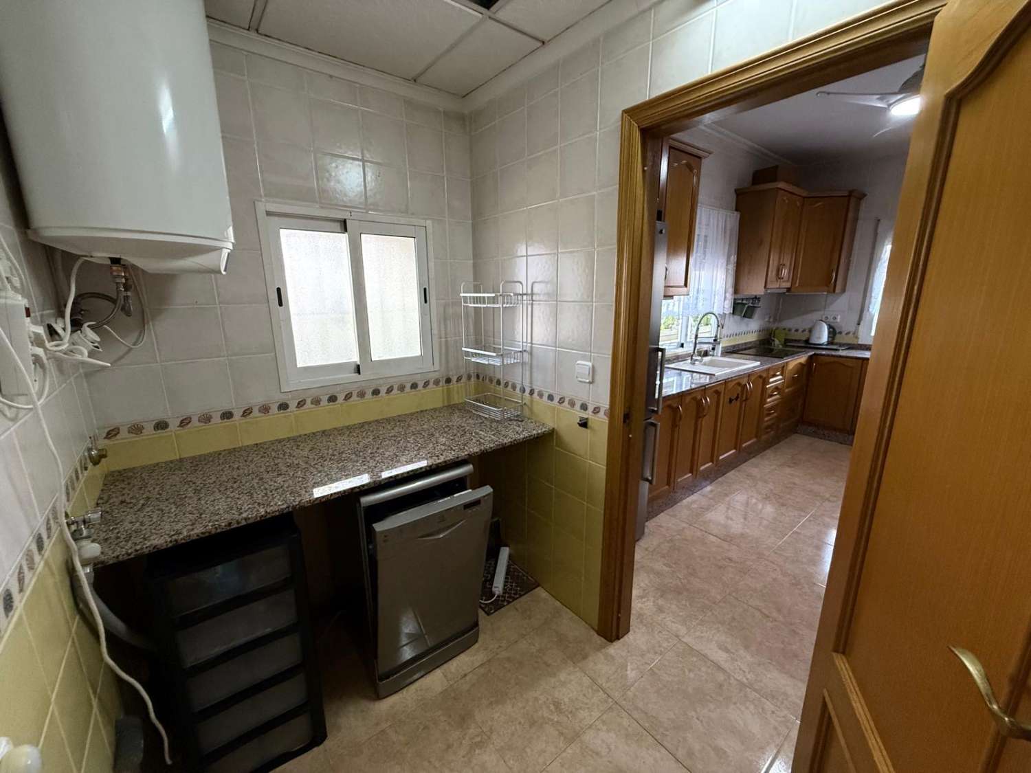FRITLIGGENDE VILLA I CATRAL GRUND 1800M2 MED POOL