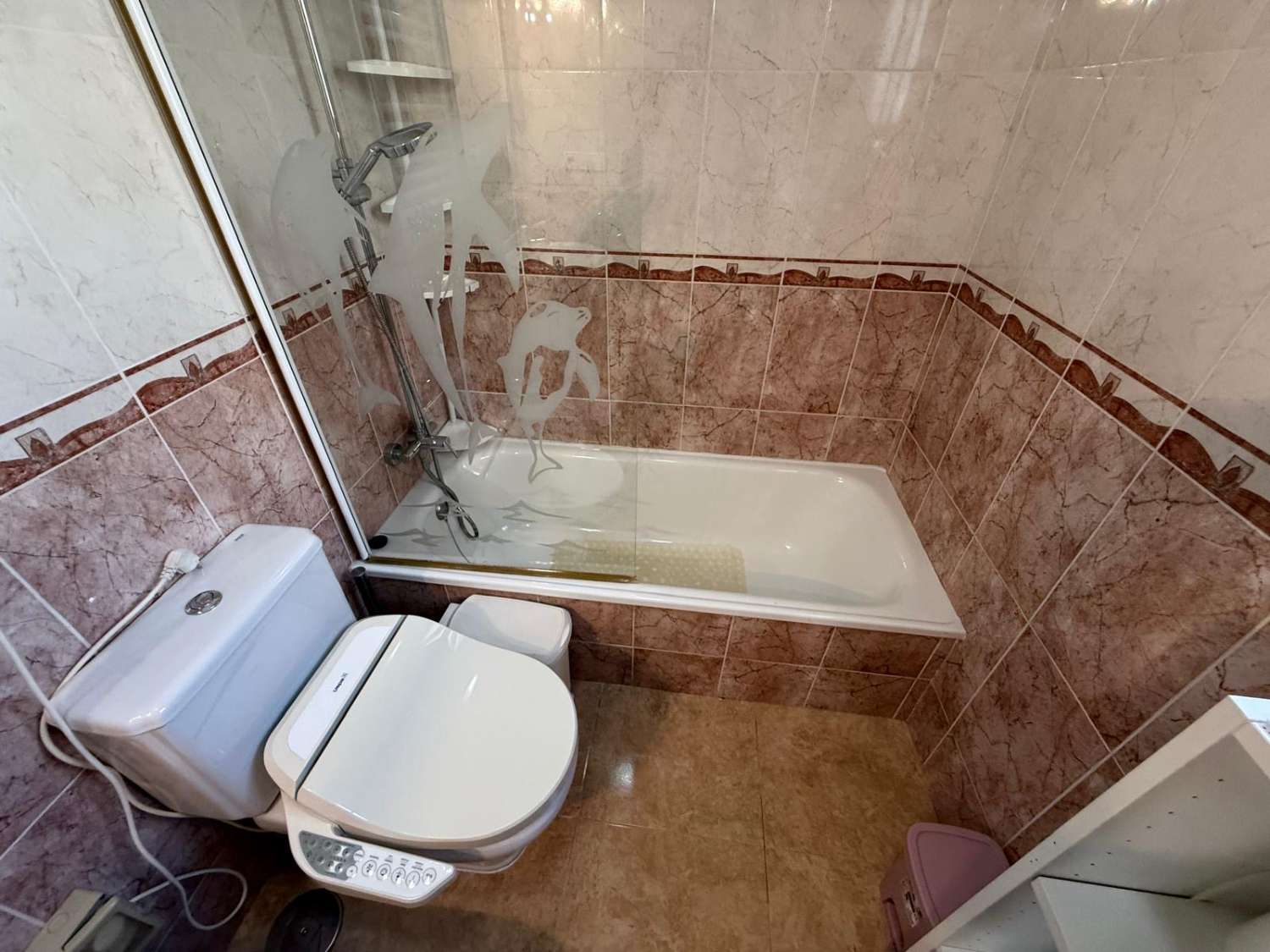 FRITLIGGENDE VILLA I CATRAL GRUND 1800M2 MED POOL