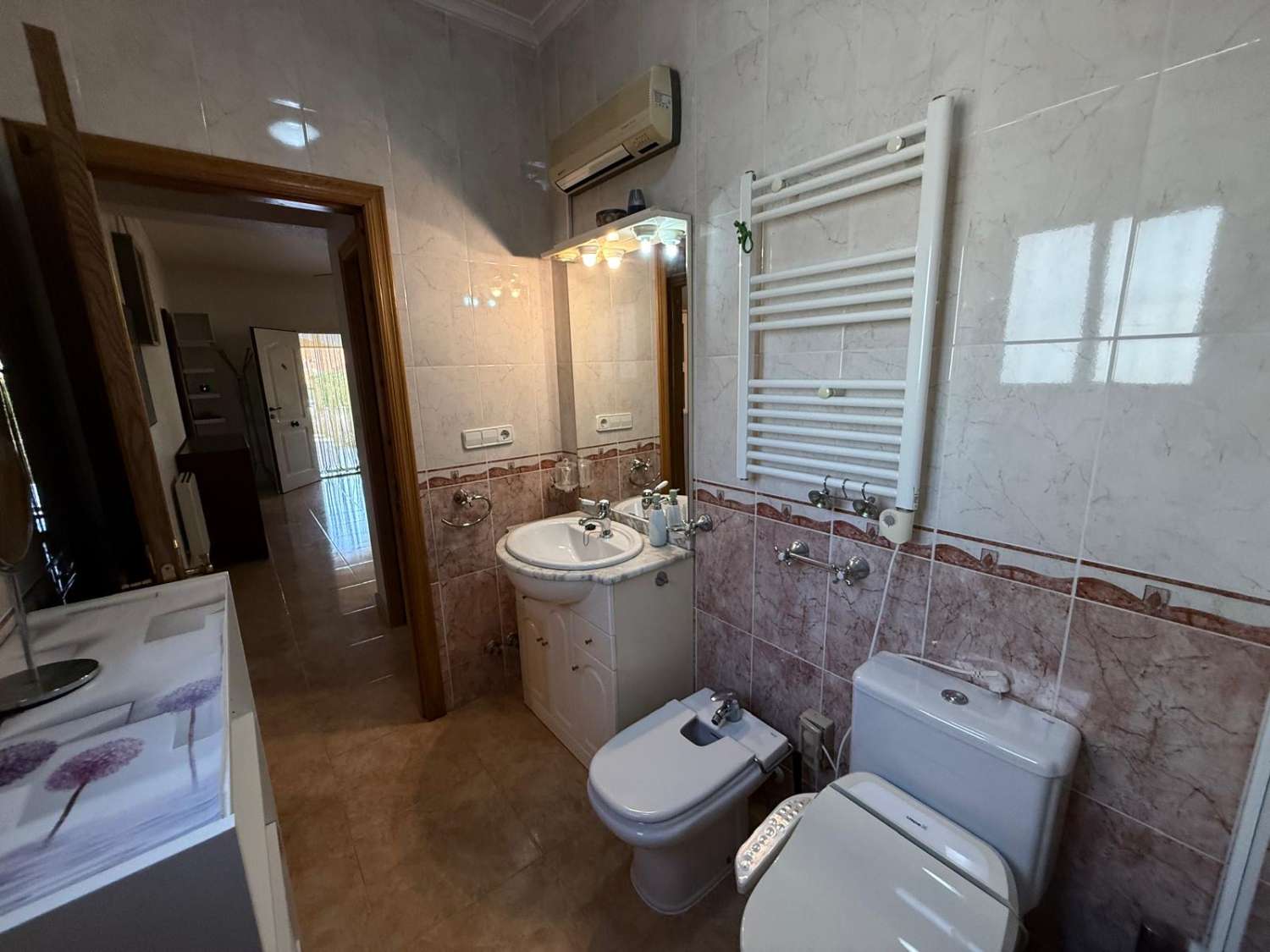 FRITLIGGENDE VILLA I CATRAL GRUND 1800M2 MED POOL