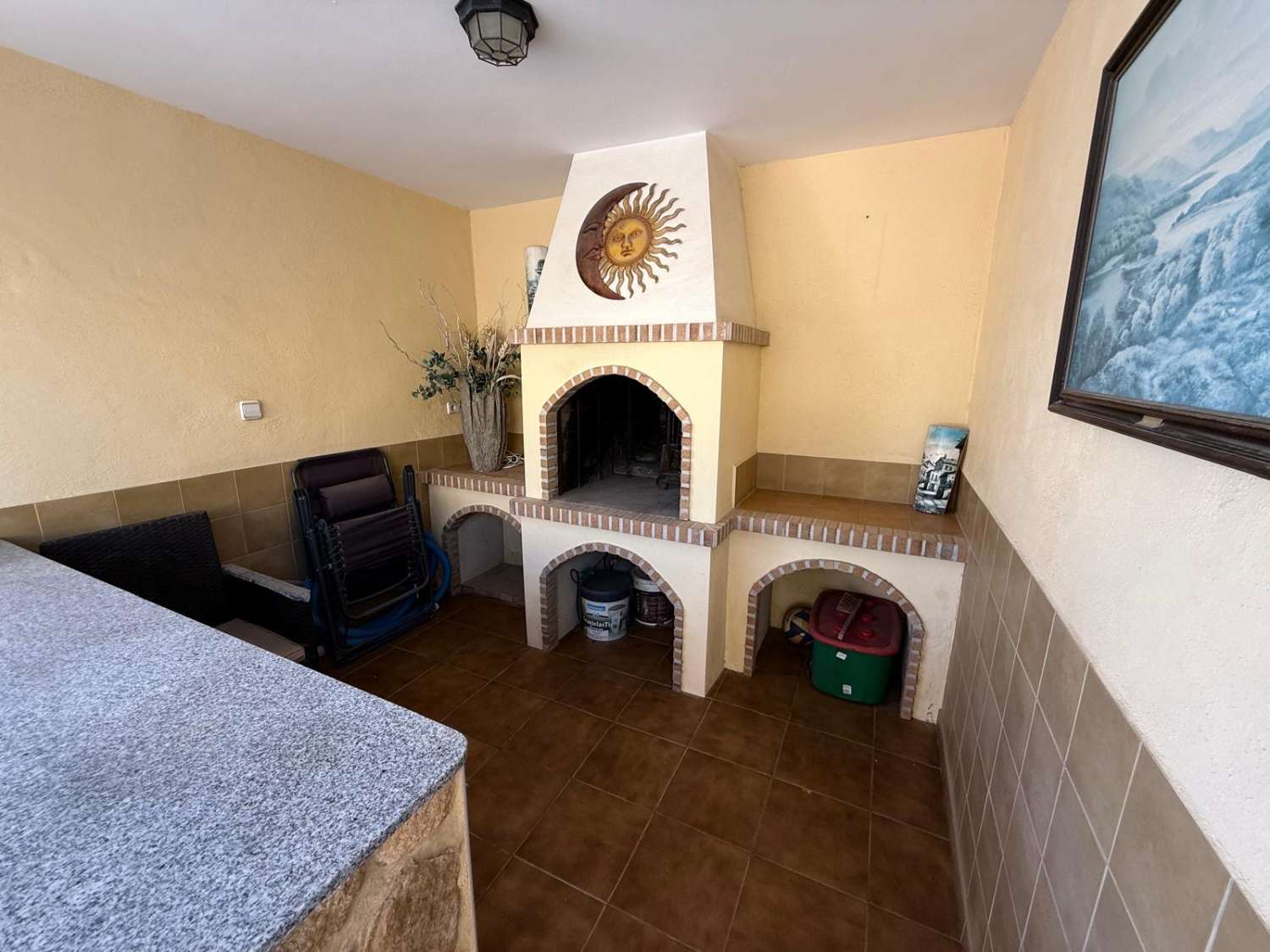 FRITLIGGENDE VILLA I CATRAL GRUND 1800M2 MED POOL