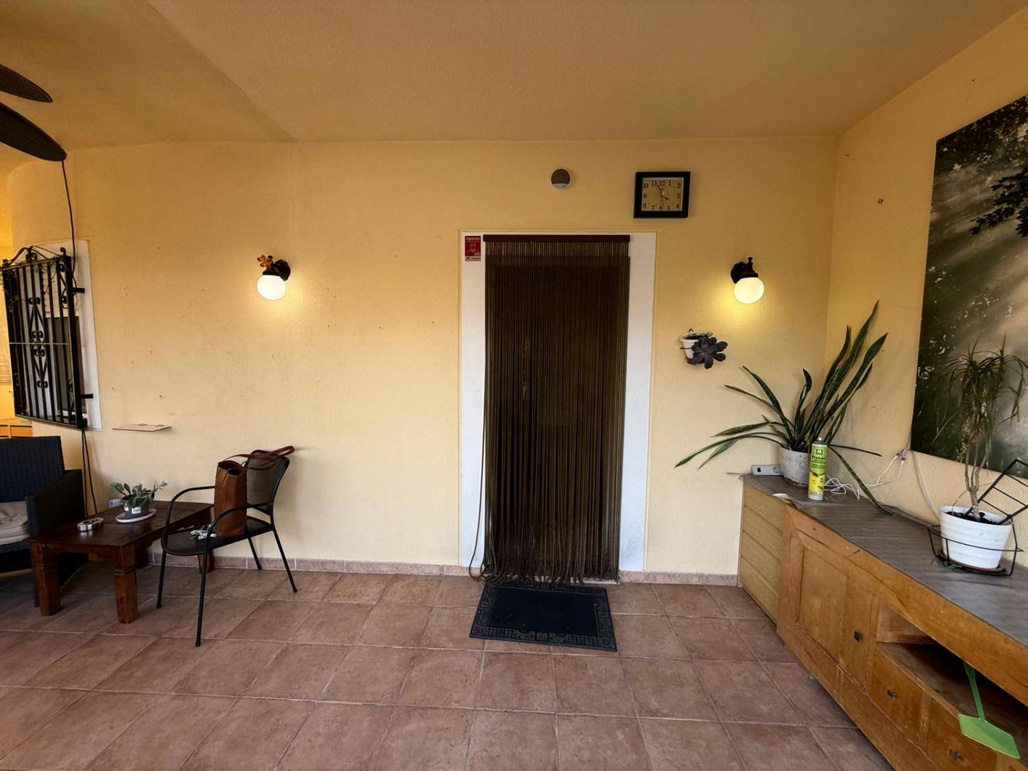 FRITLIGGENDE VILLA I CATRAL GRUND 1800M2 MED POOL