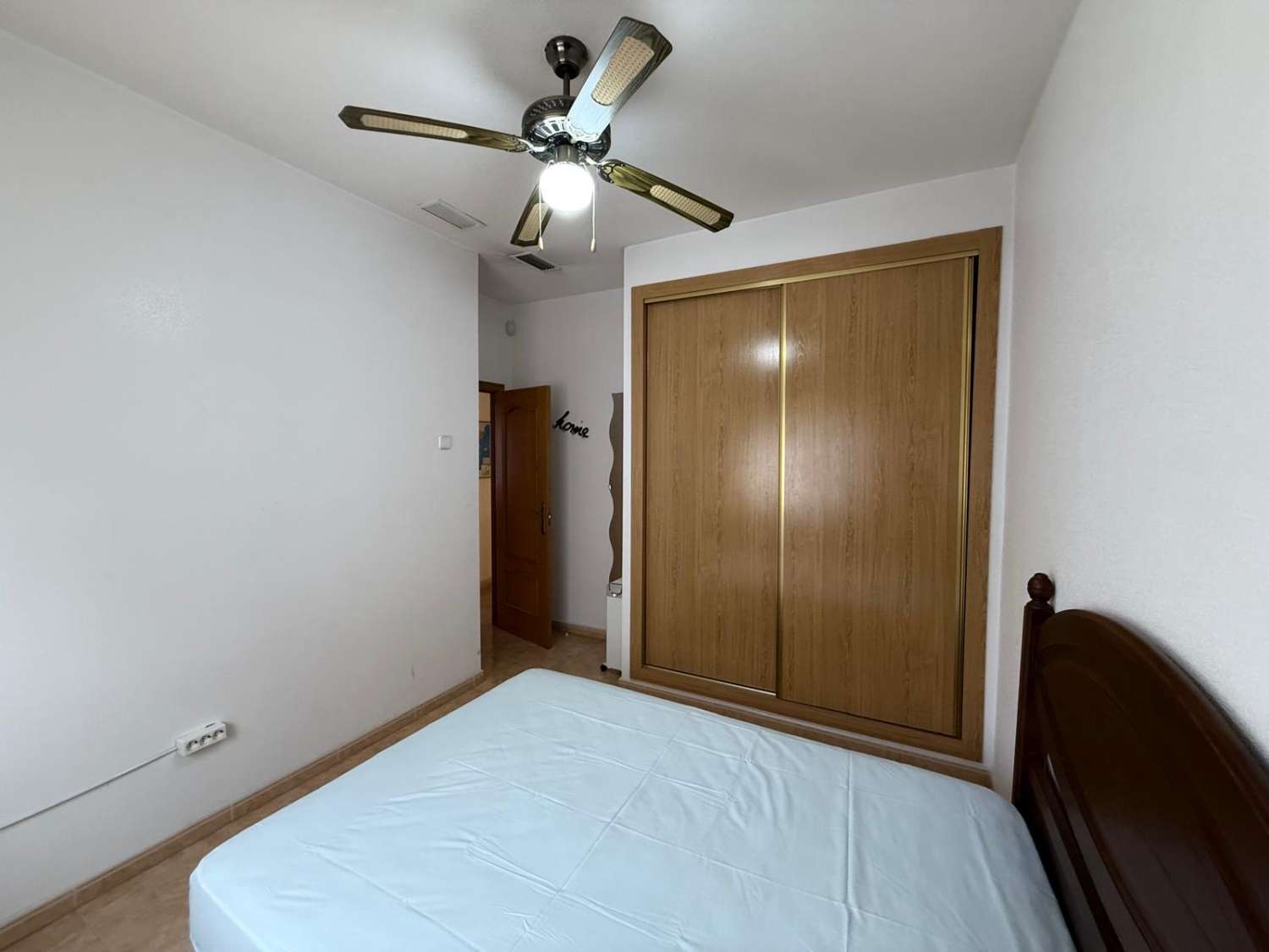 FRITLIGGENDE VILLA I CATRAL GRUND 1800M2 MED POOL