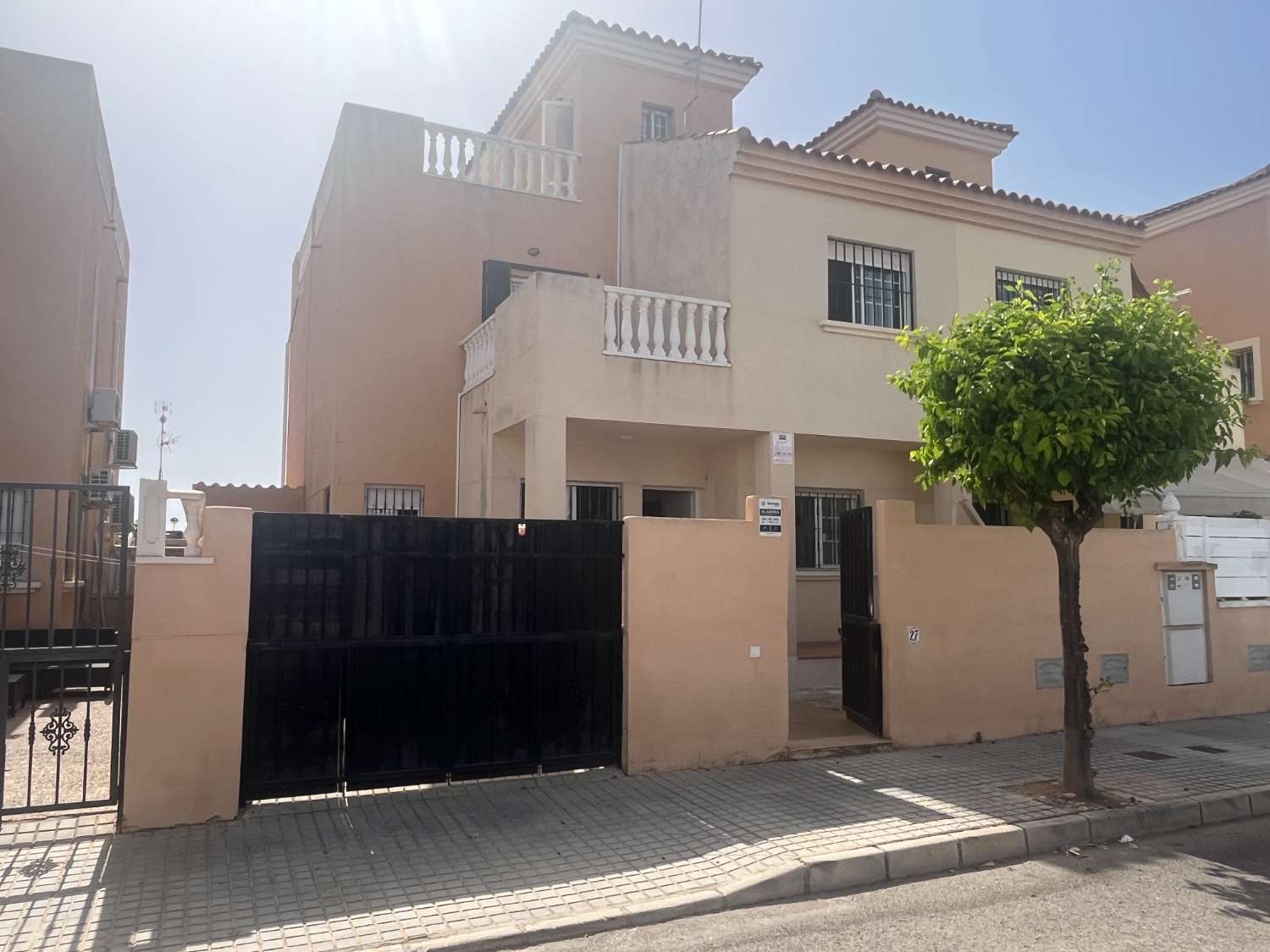 RENOVIERTES DUPLEX ZUM VERKAUF IN TORREVIEJA!! 2 SCHLAFZIMMER MIT POOL!!