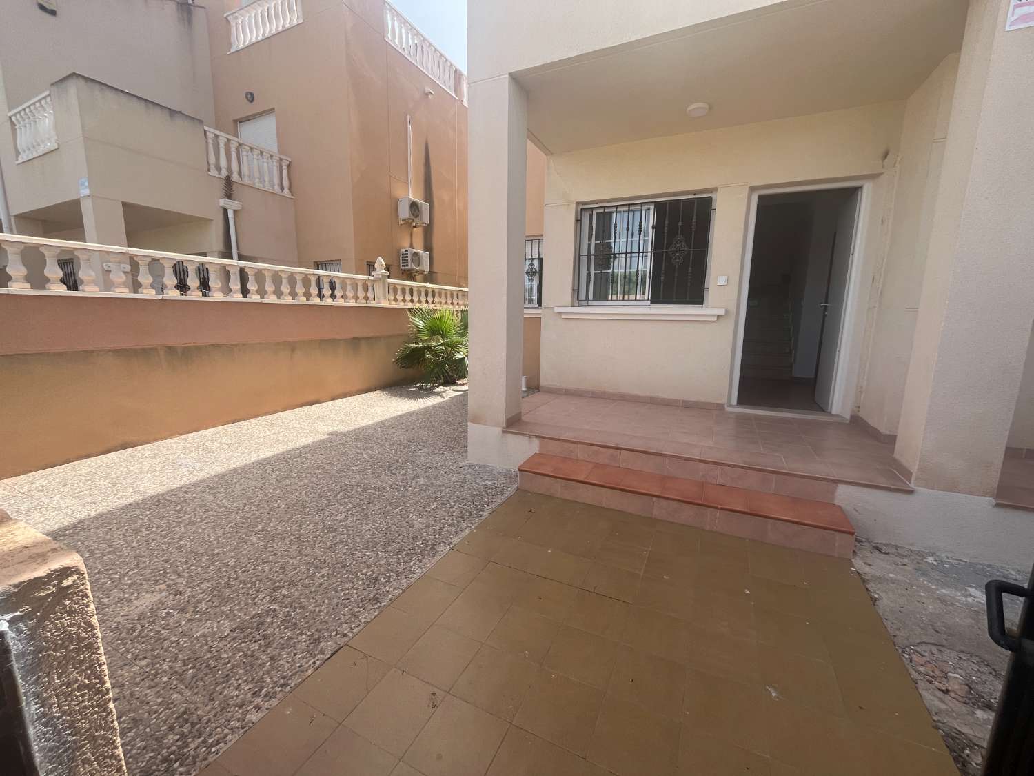 RENOVIERTES DUPLEX ZUM VERKAUF IN TORREVIEJA!! 2 SCHLAFZIMMER MIT POOL!!