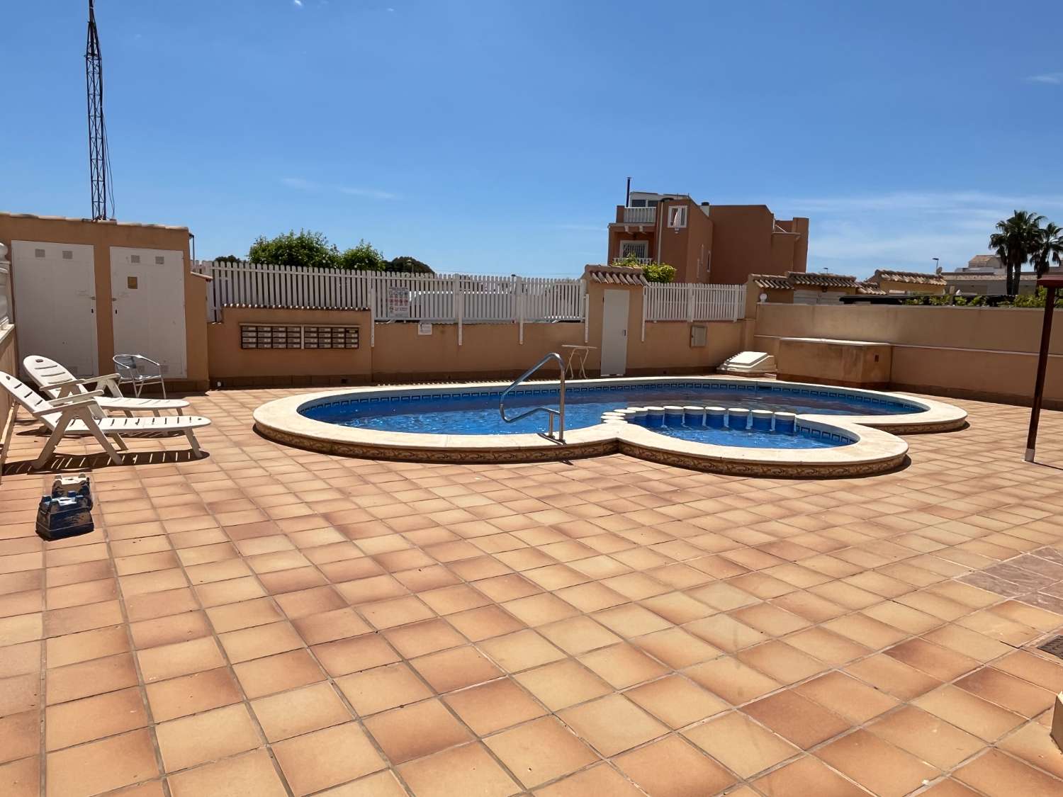 RENOVIERTES DUPLEX ZUM VERKAUF IN TORREVIEJA!! 2 SCHLAFZIMMER MIT POOL!!