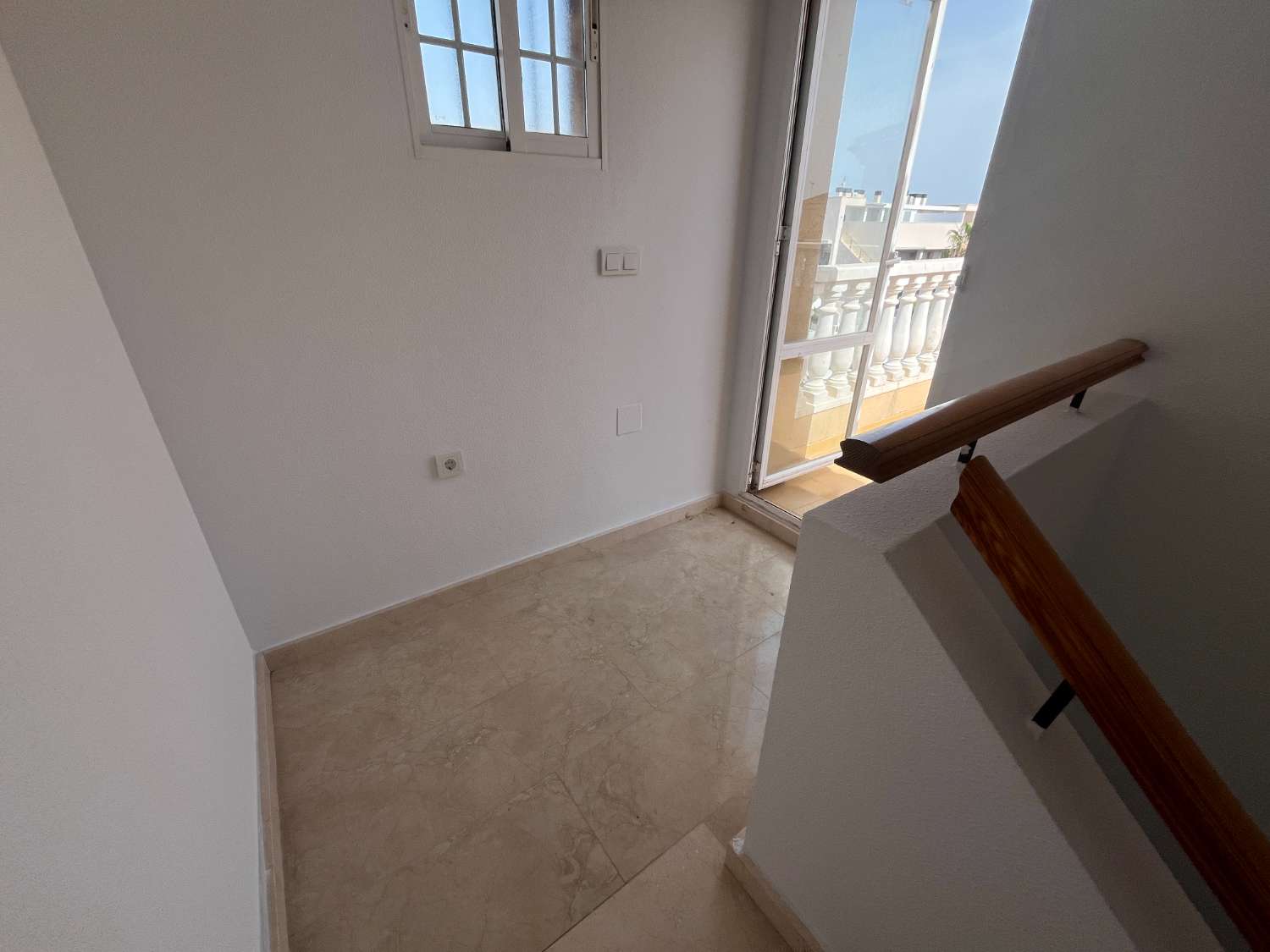 RENOVIERTES DUPLEX ZUM VERKAUF IN TORREVIEJA!! 2 SCHLAFZIMMER MIT POOL!!