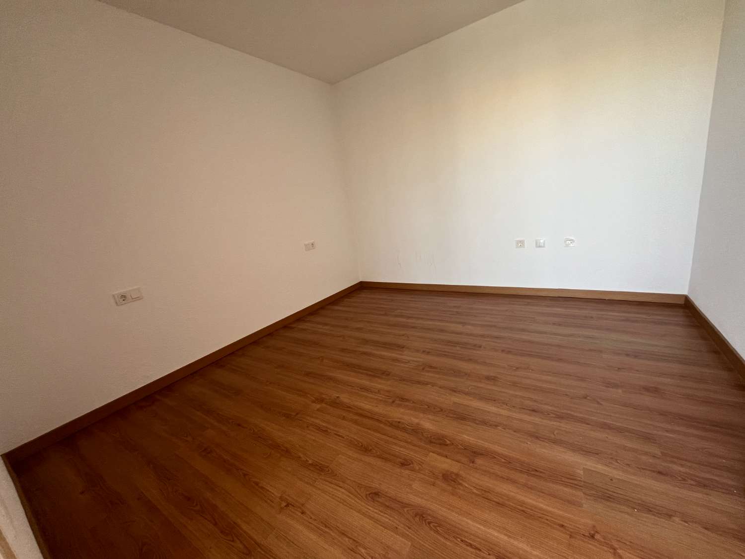 RENOVIERTES DUPLEX ZUM VERKAUF IN TORREVIEJA!! 2 SCHLAFZIMMER MIT POOL!!